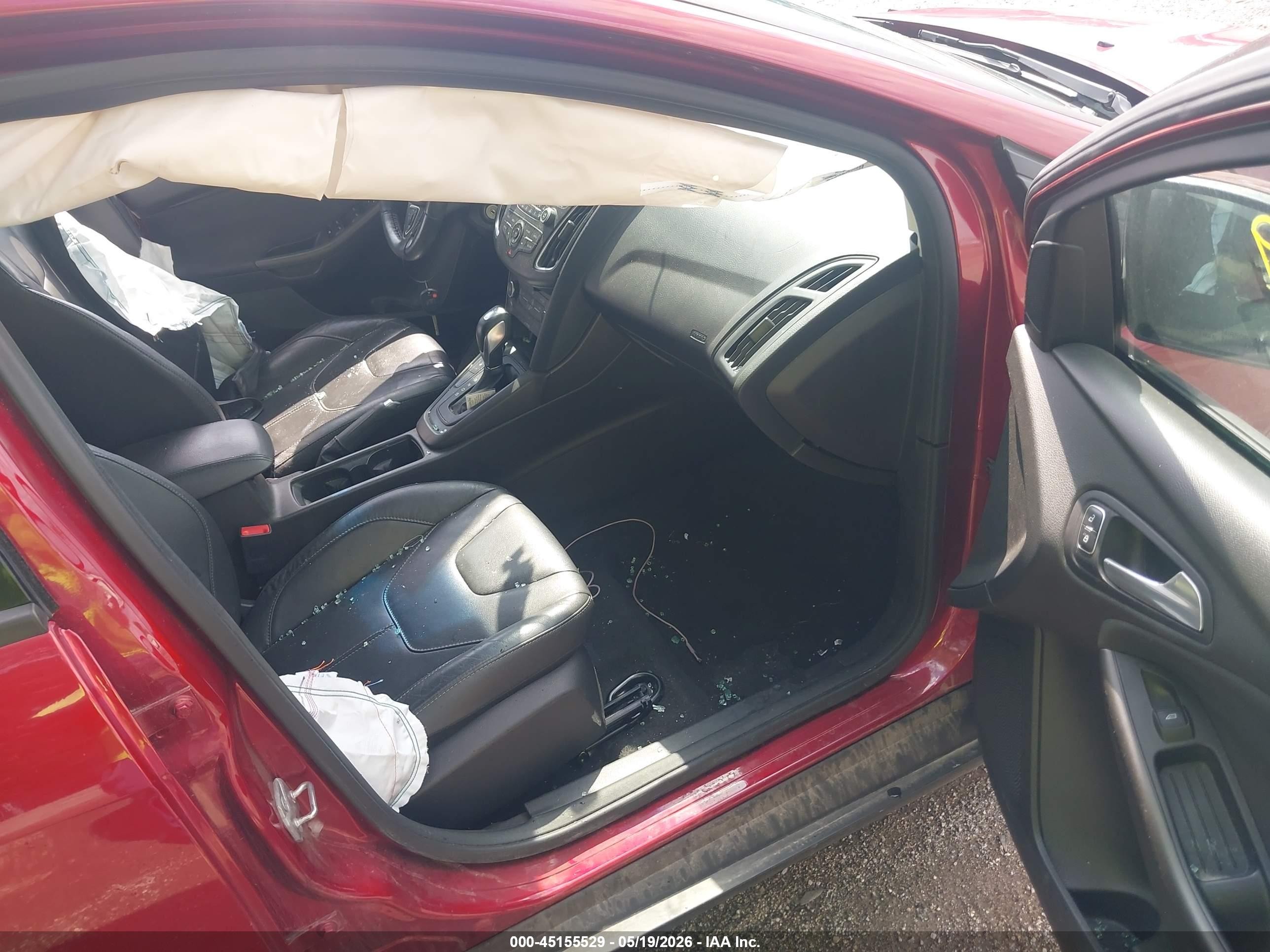 2016 Ford Focus Se Red vin: 1FADP3K28GL242398