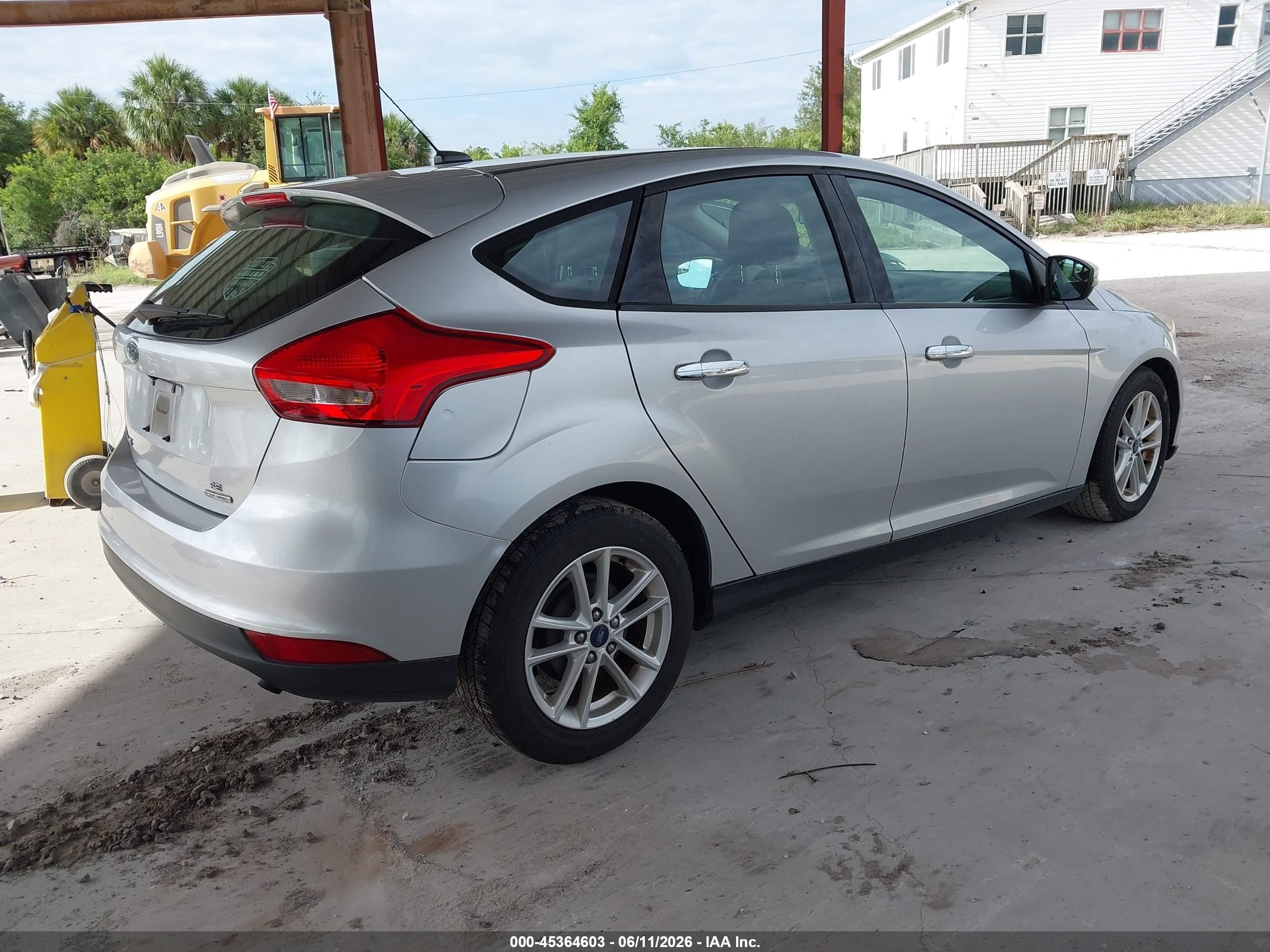 2016 Ford Focus Se Серебряный vin: 1FADP3K28GL283498