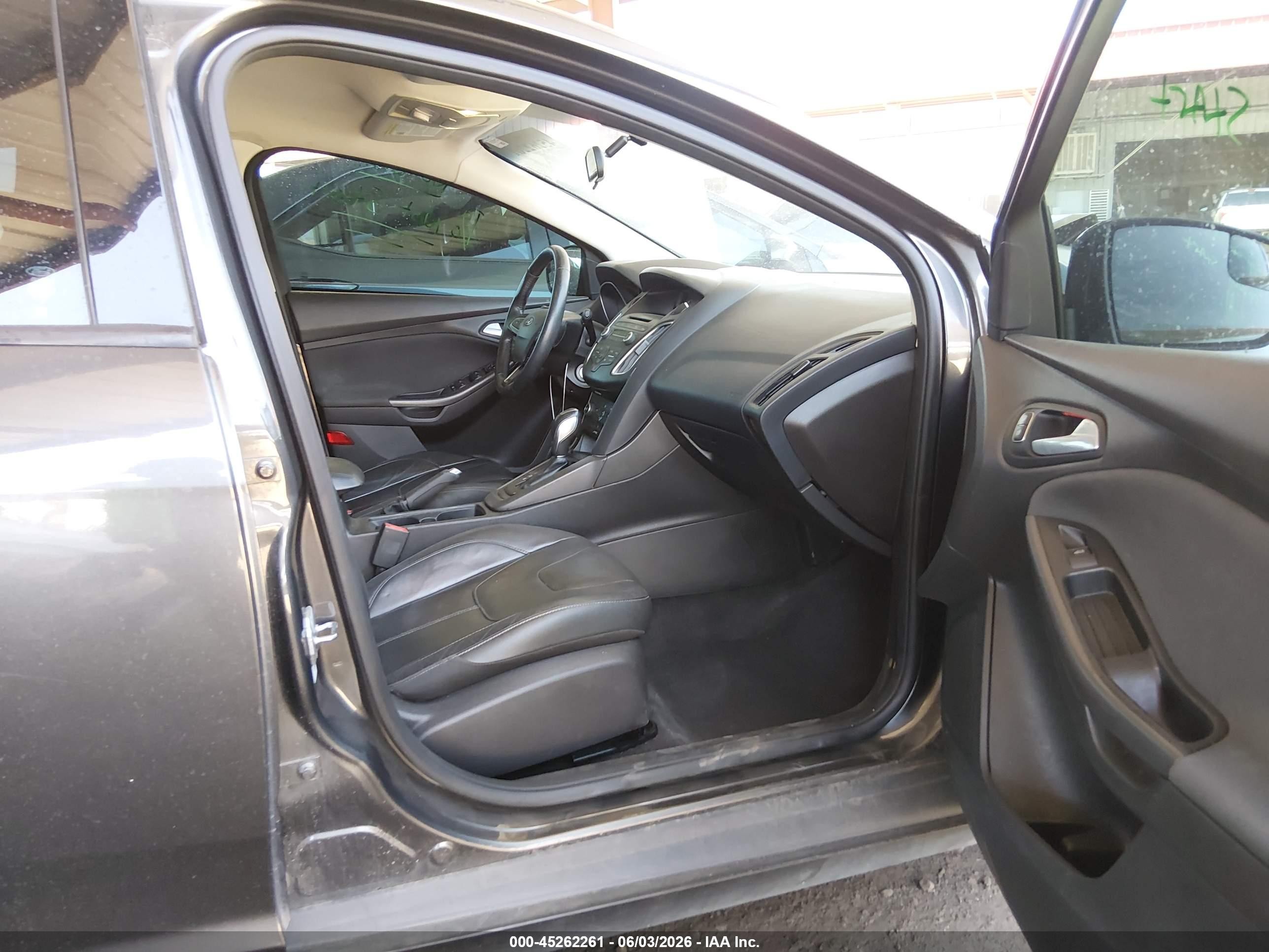 2016 Ford Focus Se Gray vin: 1FADP3K28GL340346