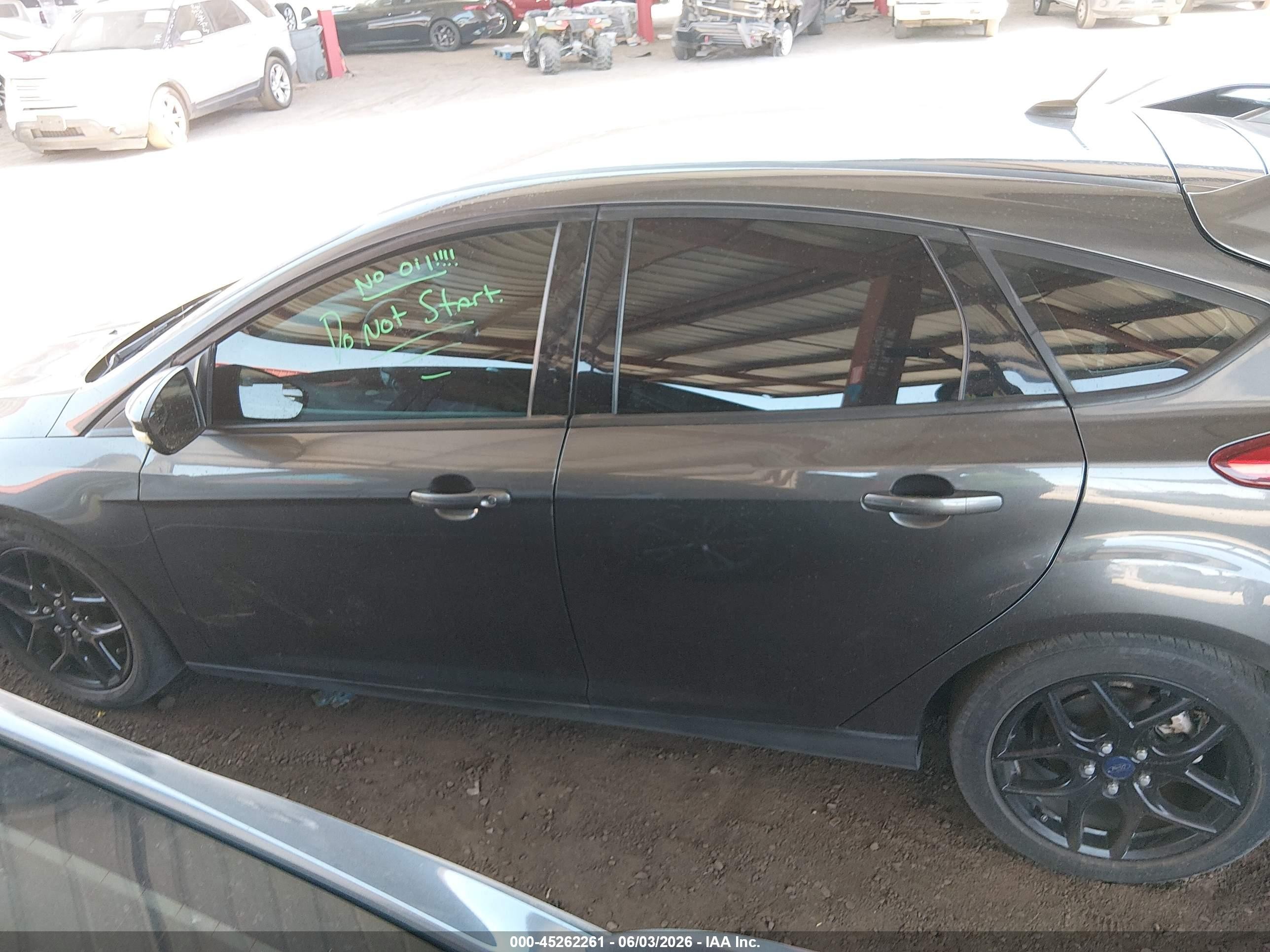 2016 Ford Focus Se Gray vin: 1FADP3K28GL340346