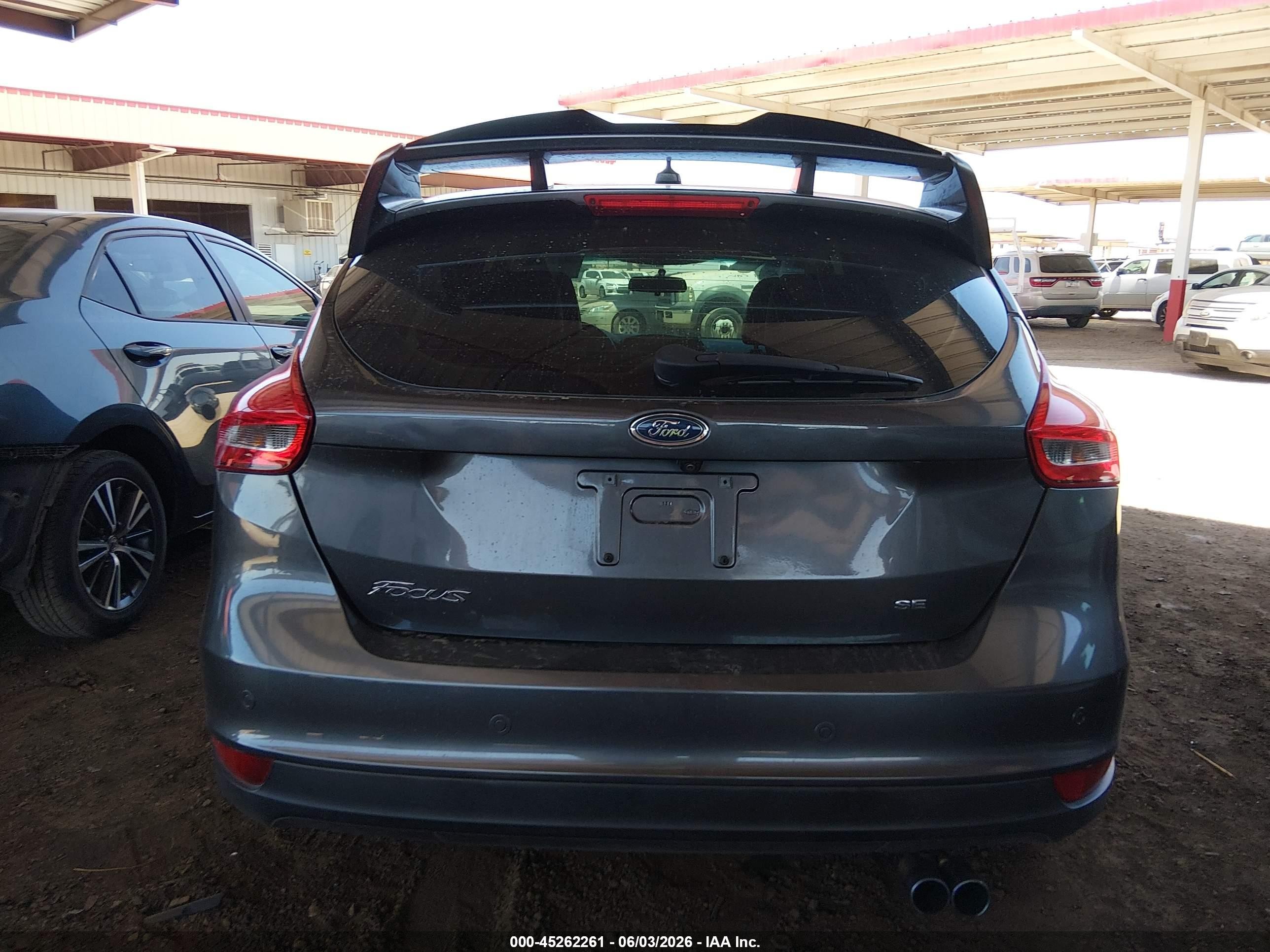 2016 Ford Focus Se Gray vin: 1FADP3K28GL340346