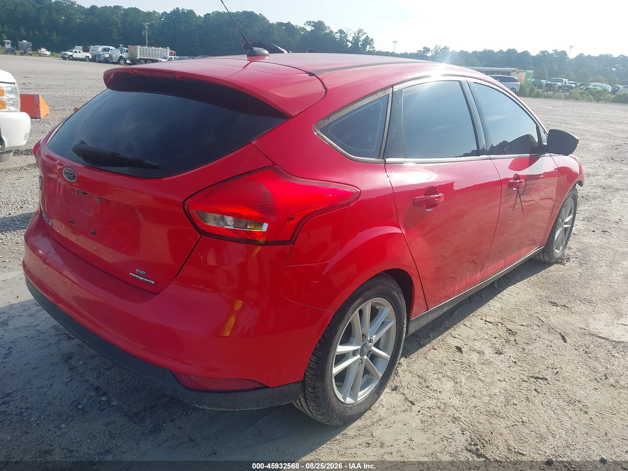 2016 Ford Focus Se Red vin: 1FADP3K28GL347765