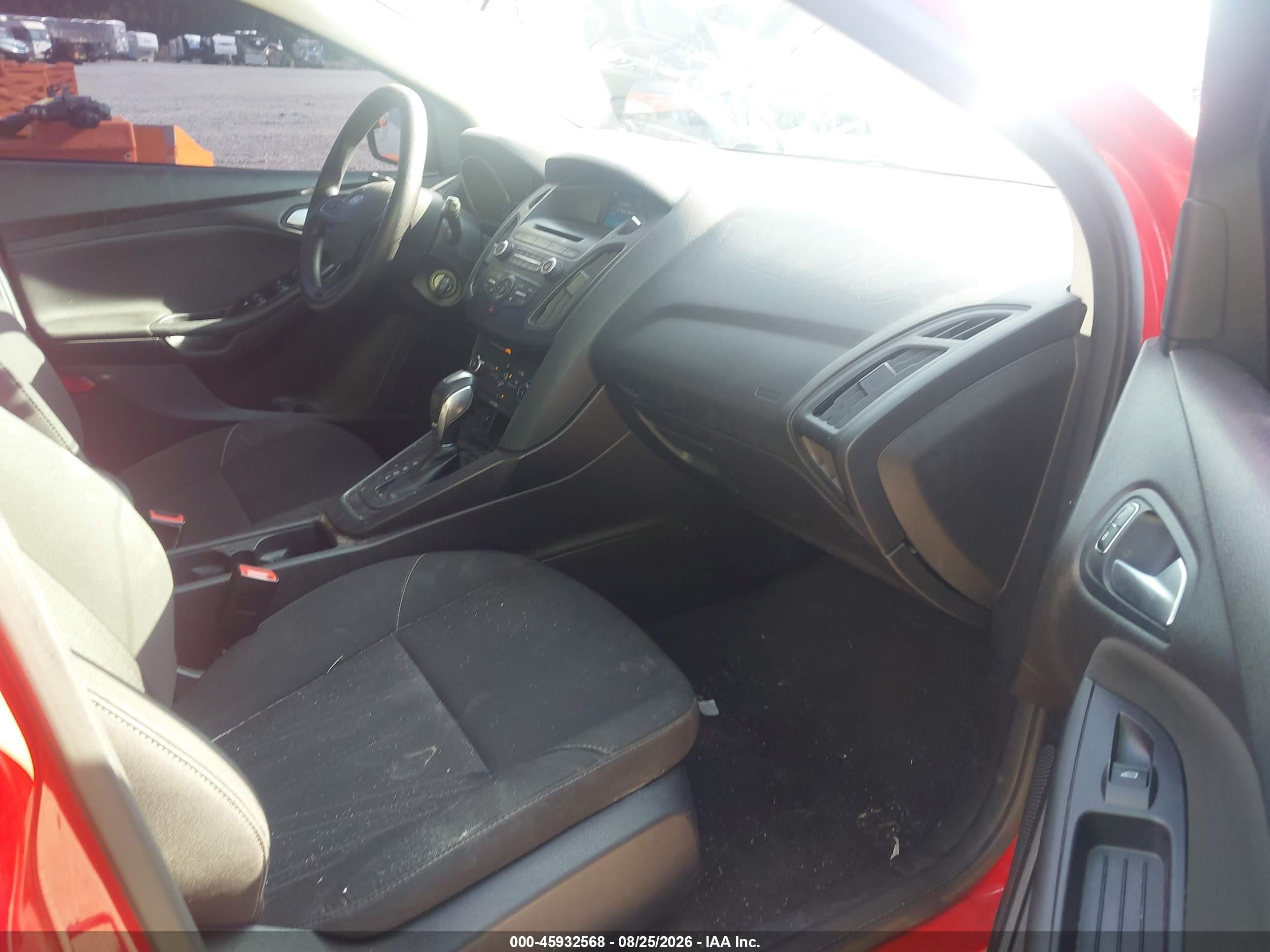 2016 Ford Focus Se Red vin: 1FADP3K28GL347765