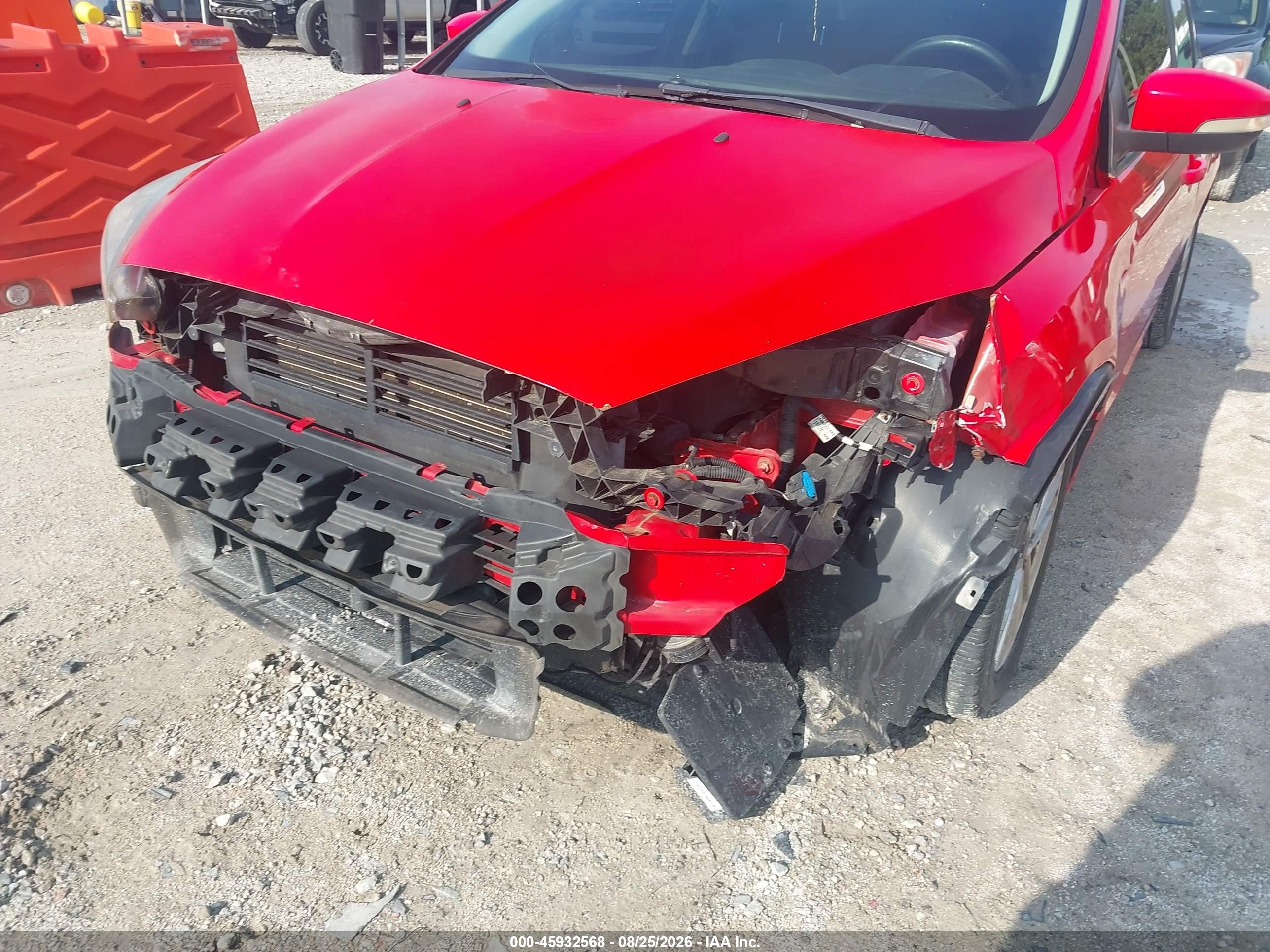 2016 Ford Focus Se Red vin: 1FADP3K28GL347765