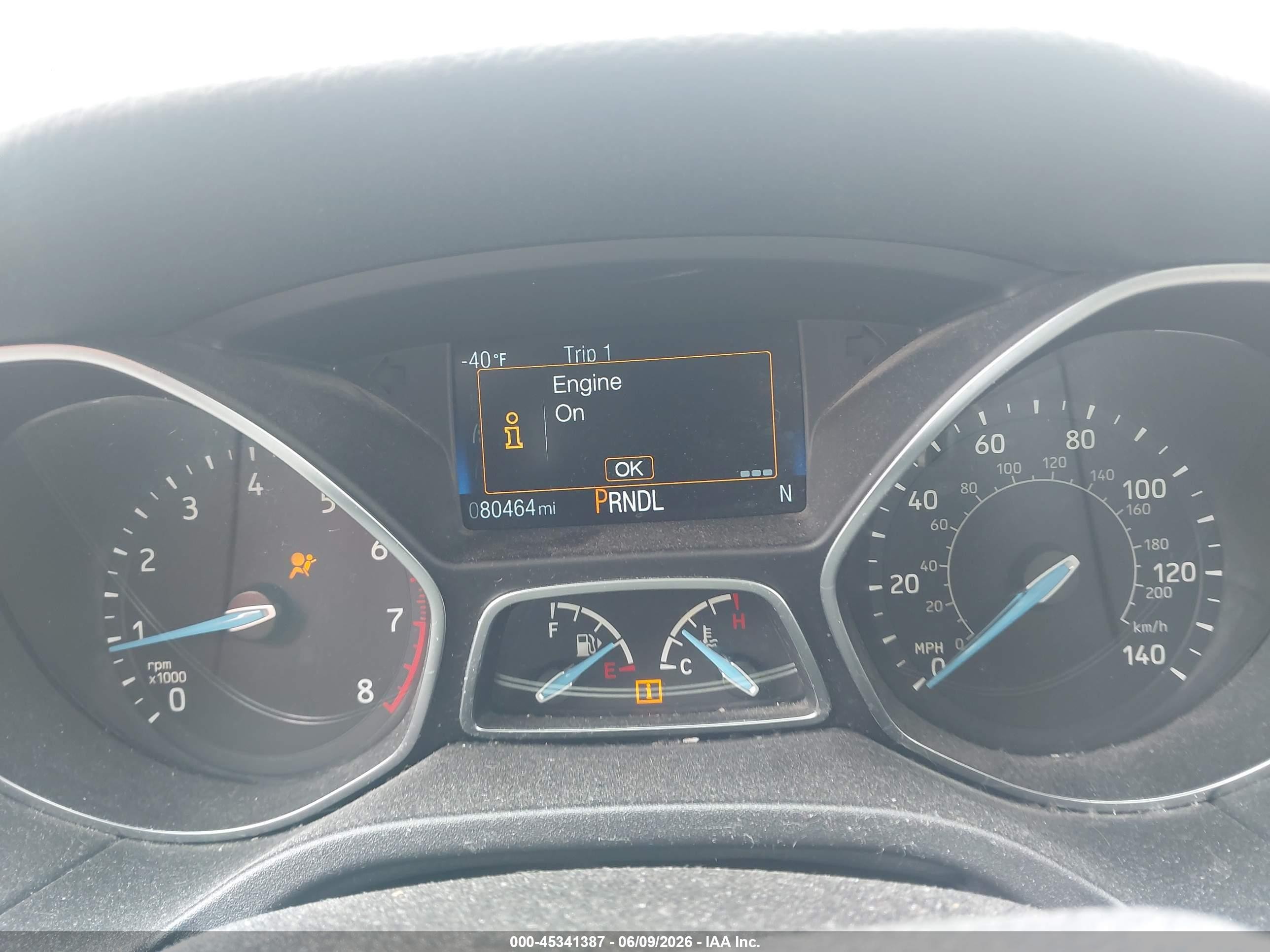 2018 Ford Focus Se Silver vin: 1FADP3K28JL266210