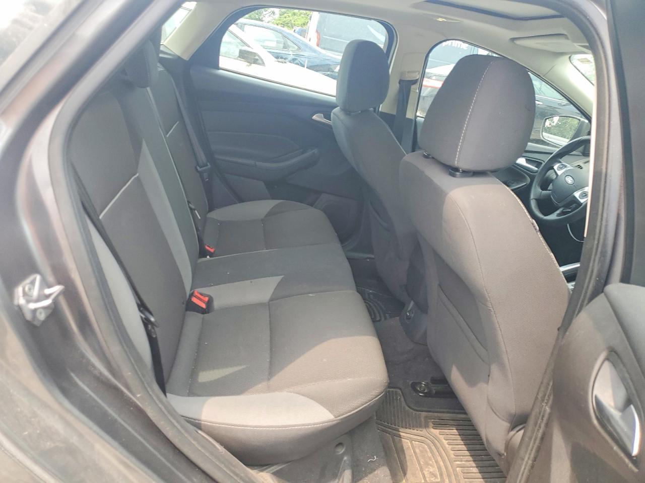2013 Ford Focus Gray vin: 1FADP3K29DL106437