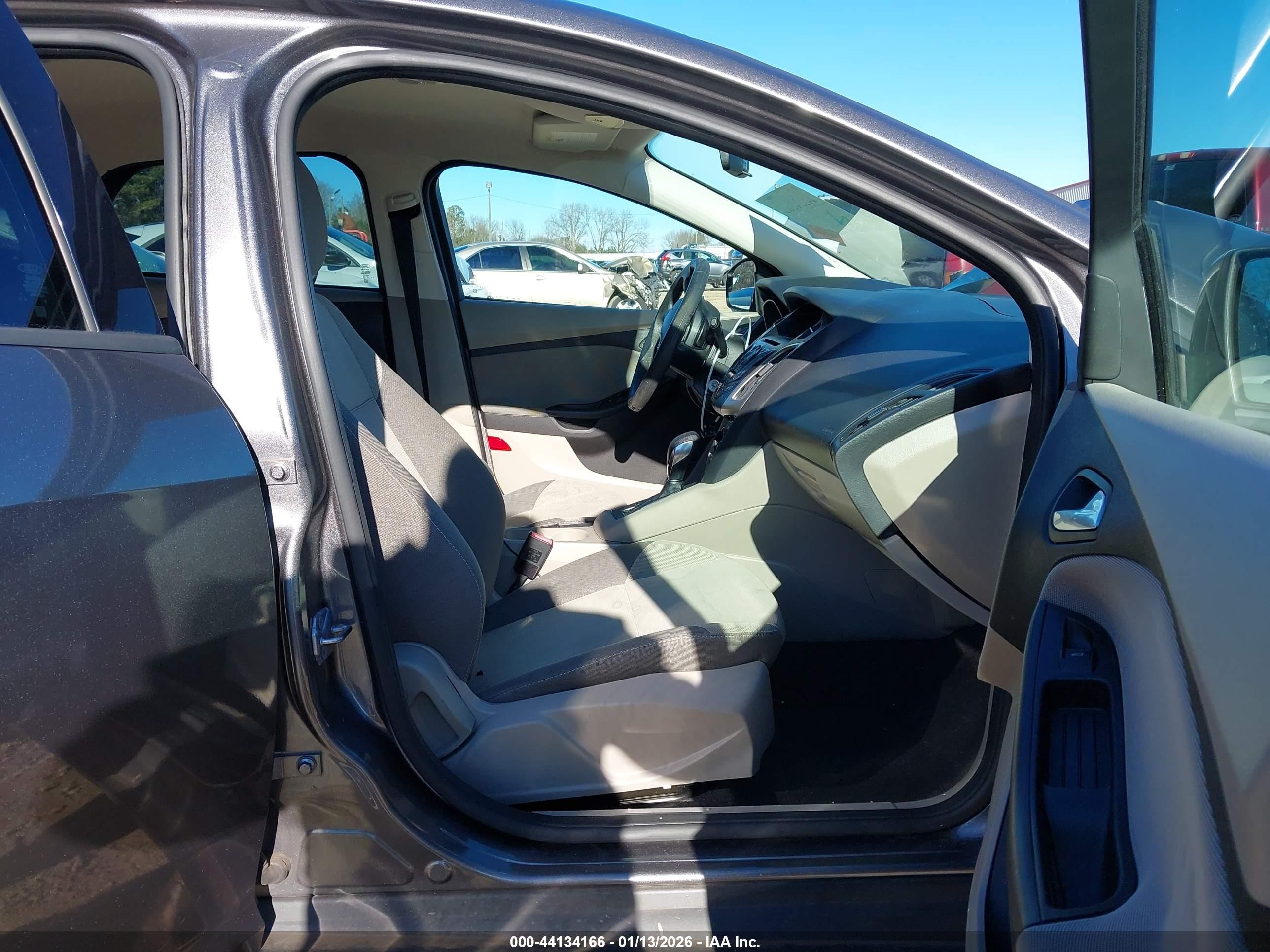 2013 Ford Focus Se Gray vin: 1FADP3K29DL207252