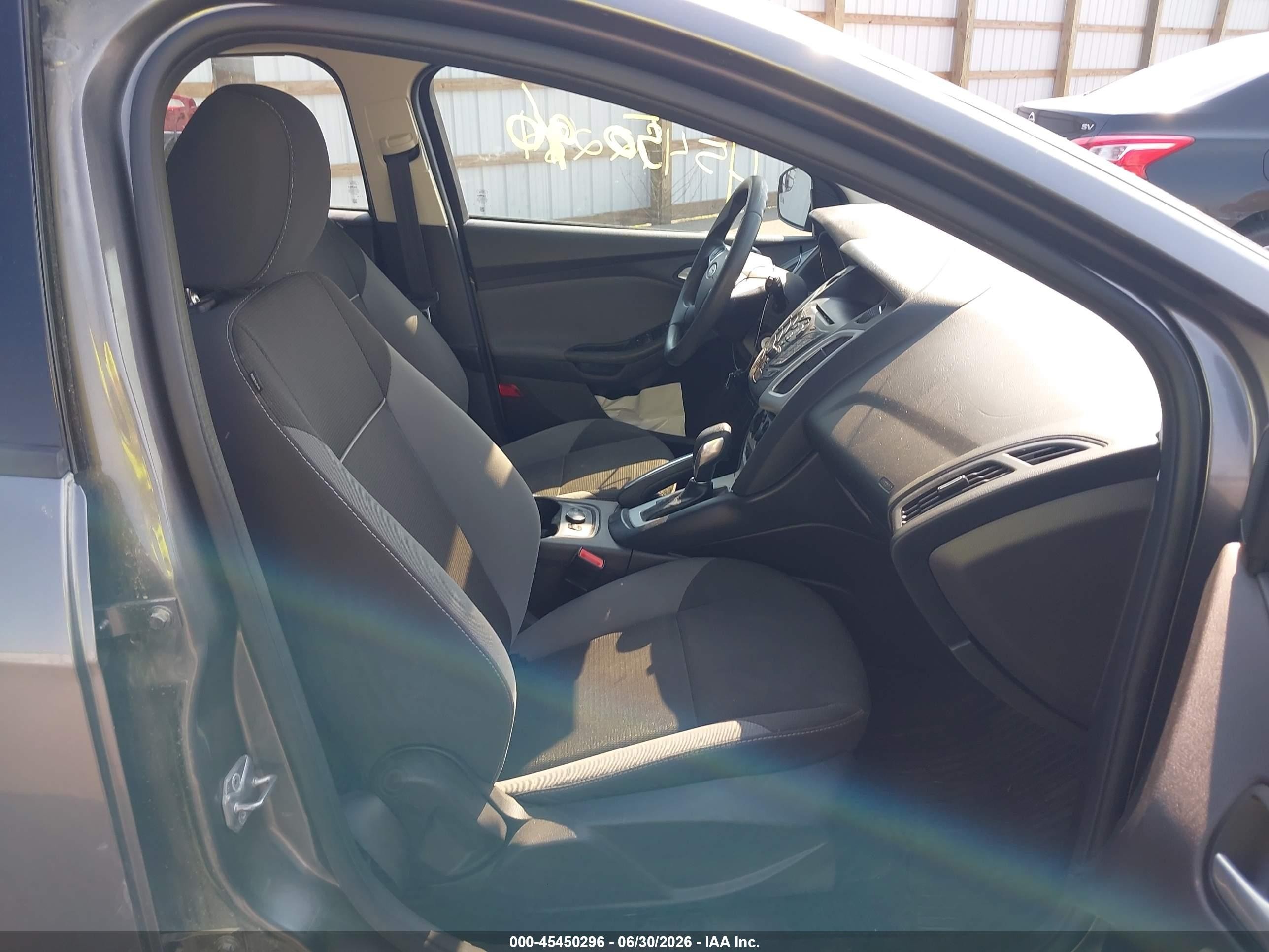 2014 Ford Focus Se Gray vin: 1FADP3K29EL138600