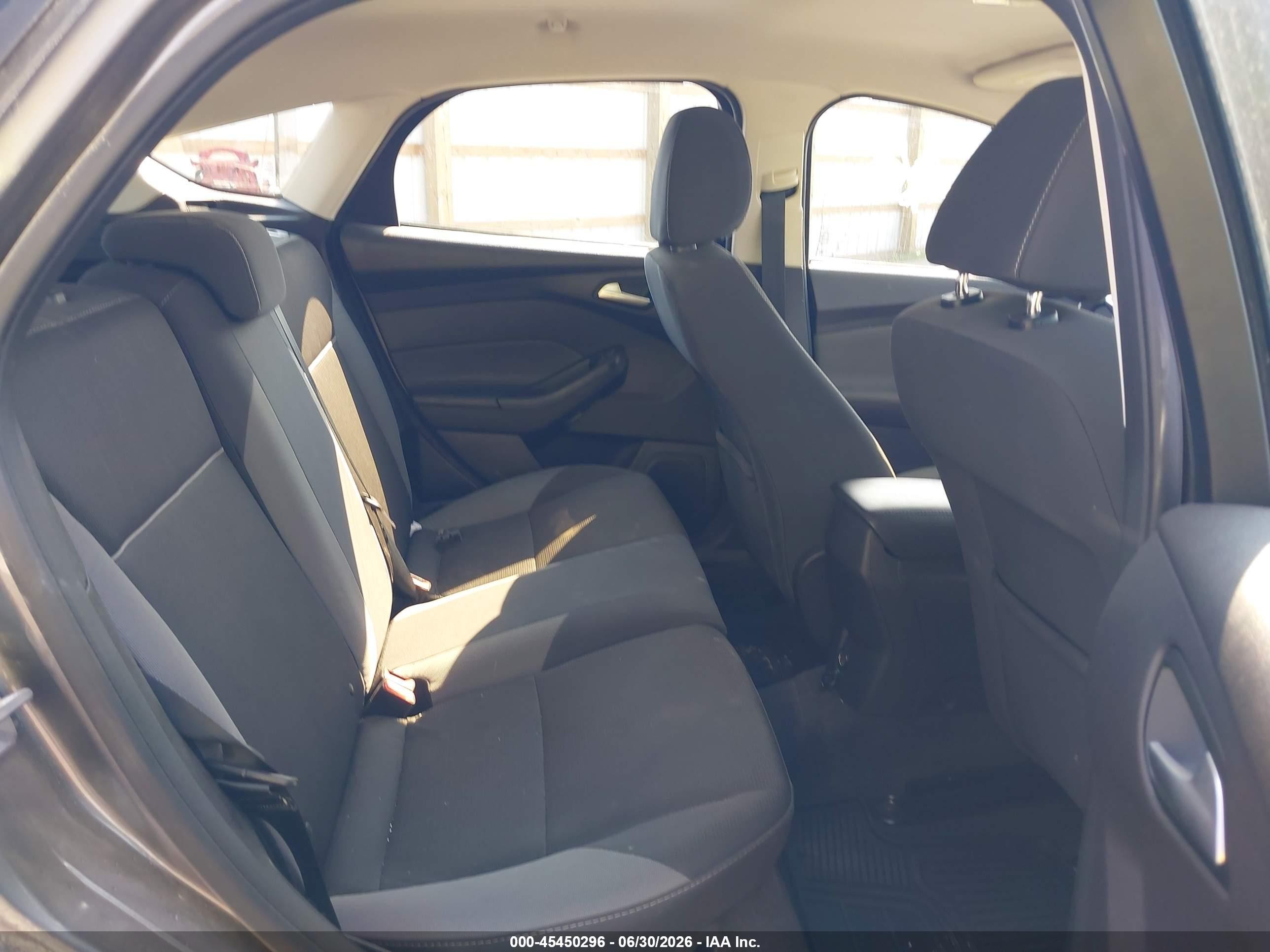 2014 Ford Focus Se Gray vin: 1FADP3K29EL138600