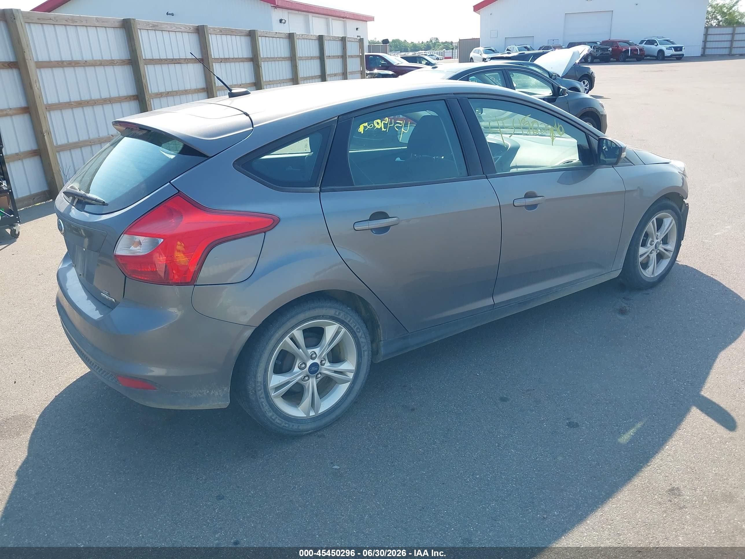 2014 Ford Focus Se Gray vin: 1FADP3K29EL138600