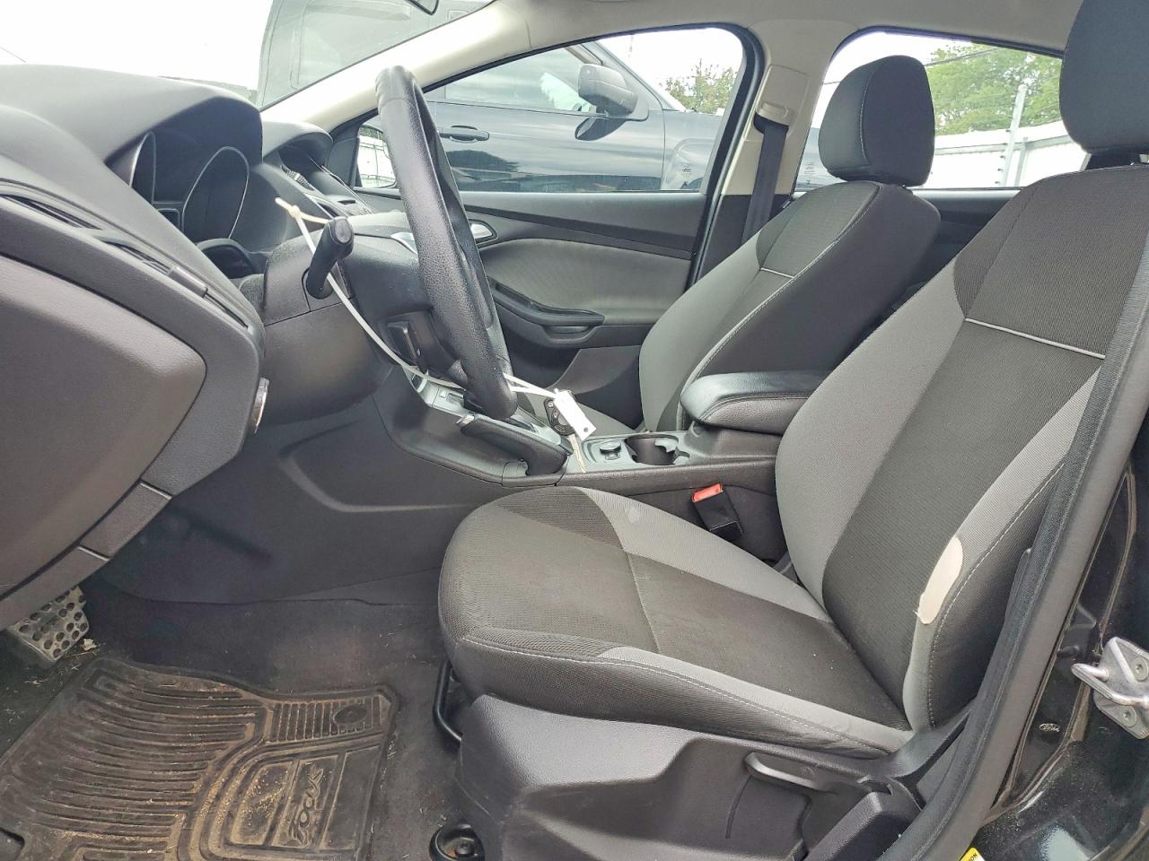 2014 Ford Focus Se Черный vin: 1FADP3K29EL182323