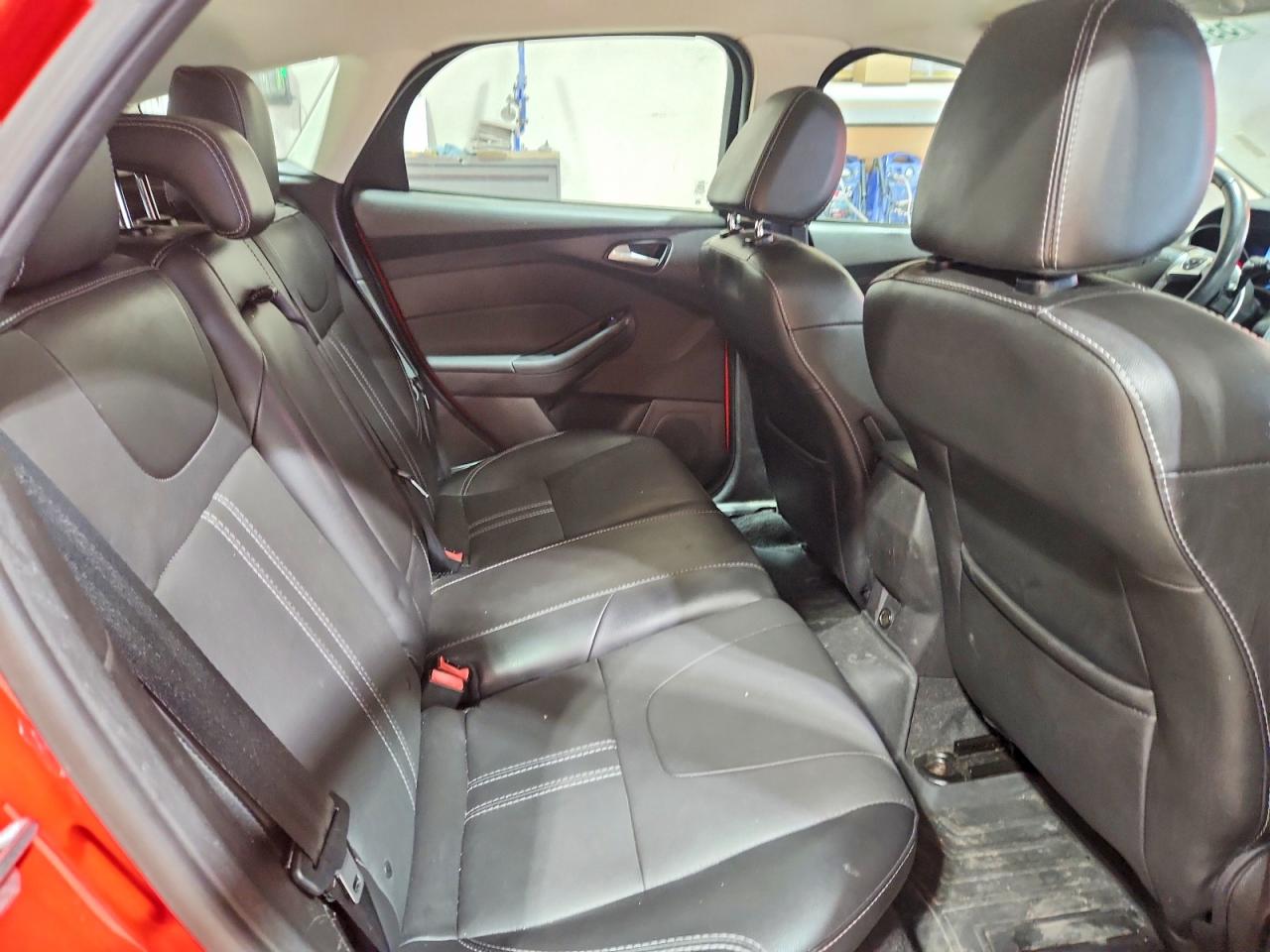 2014 Ford Focus Se Red vin: 1FADP3K29EL194181