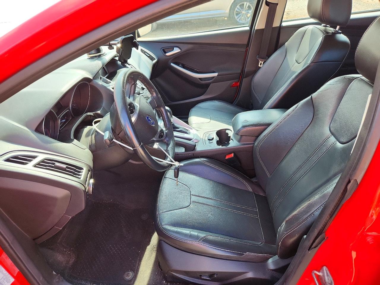 2014 Ford Focus Se Red vin: 1FADP3K29EL203249