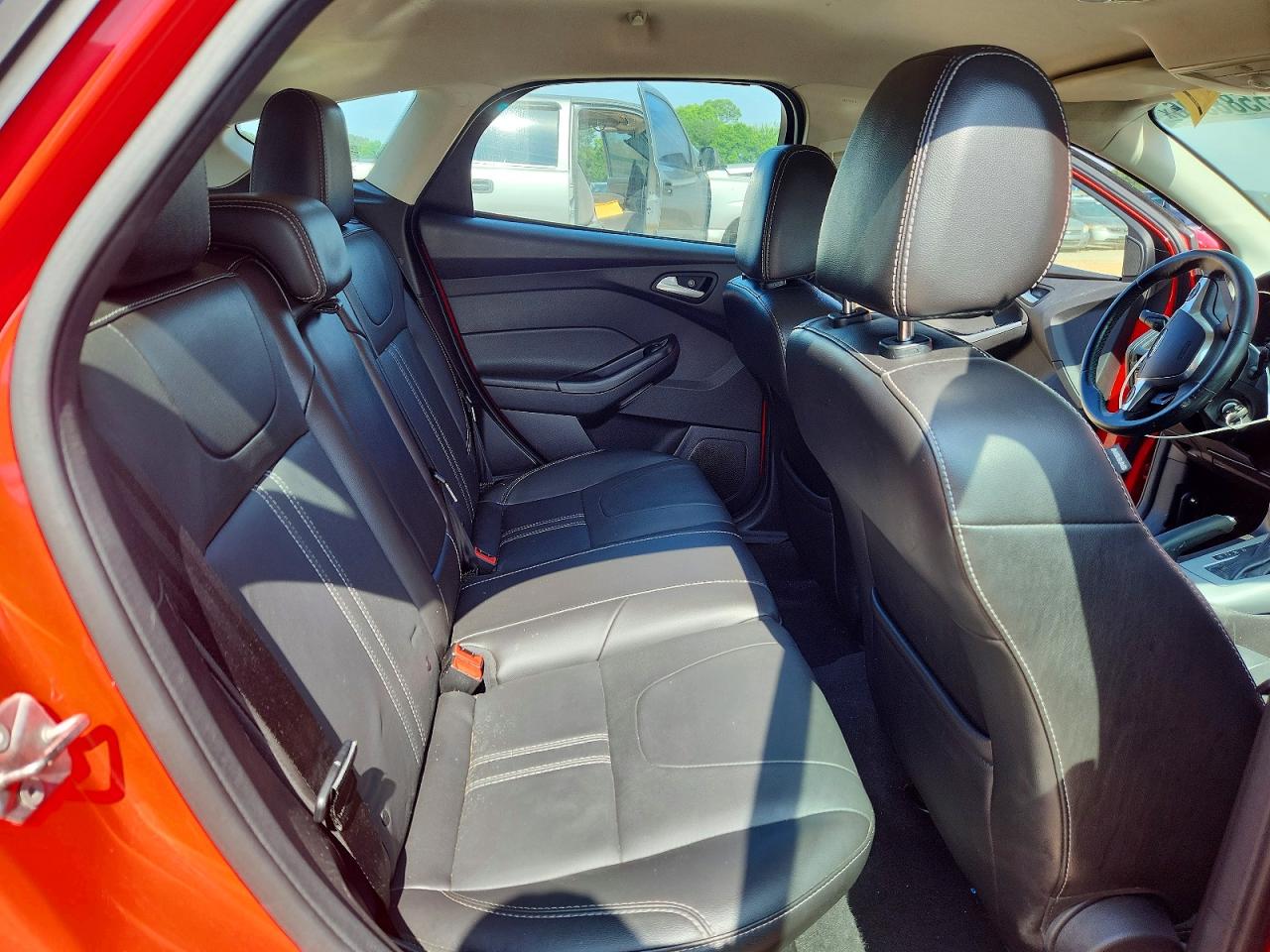 2014 Ford Focus Se Red vin: 1FADP3K29EL203249