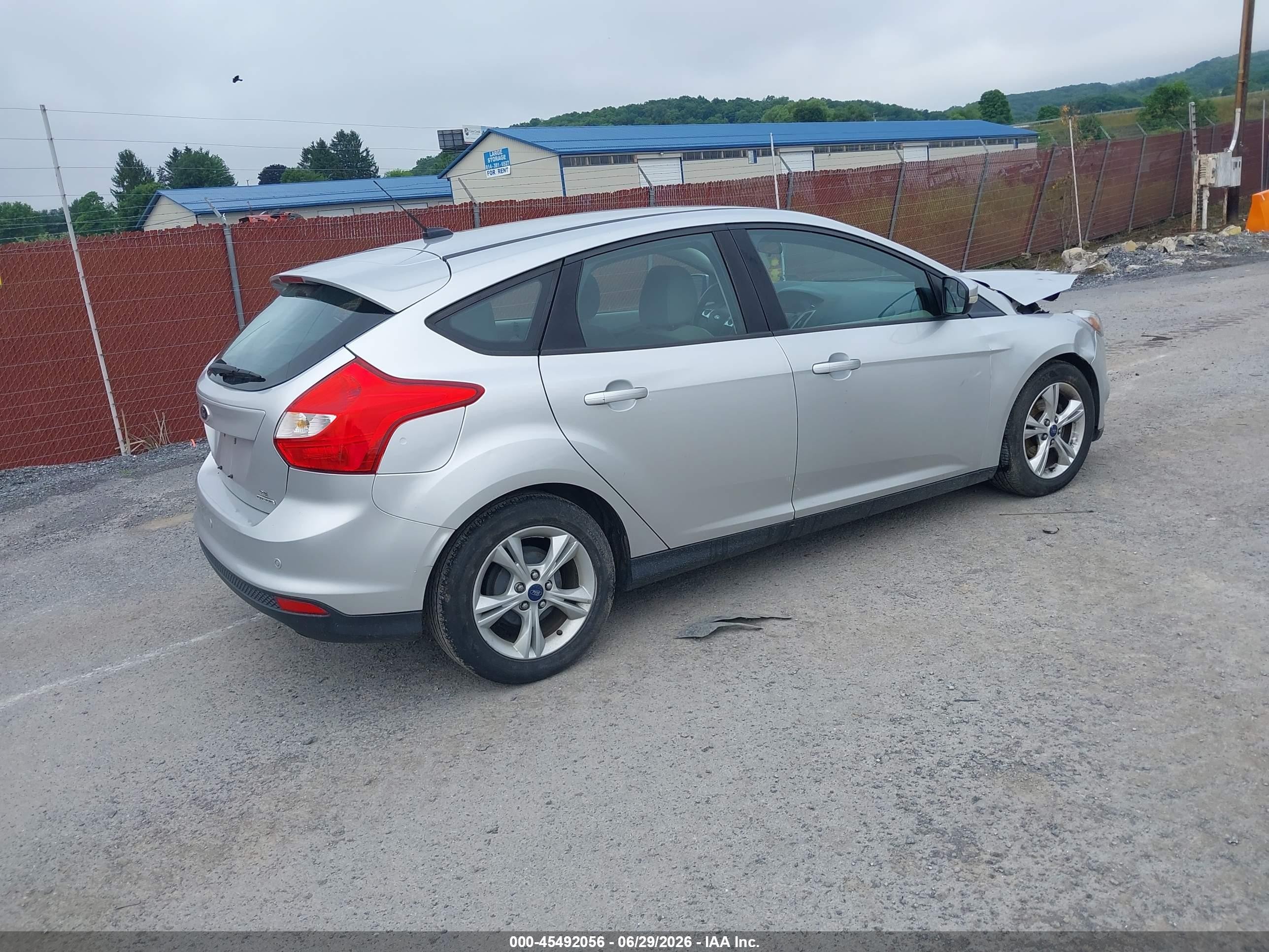 2014 Ford Focus Se Silver vin: 1FADP3K29EL227888