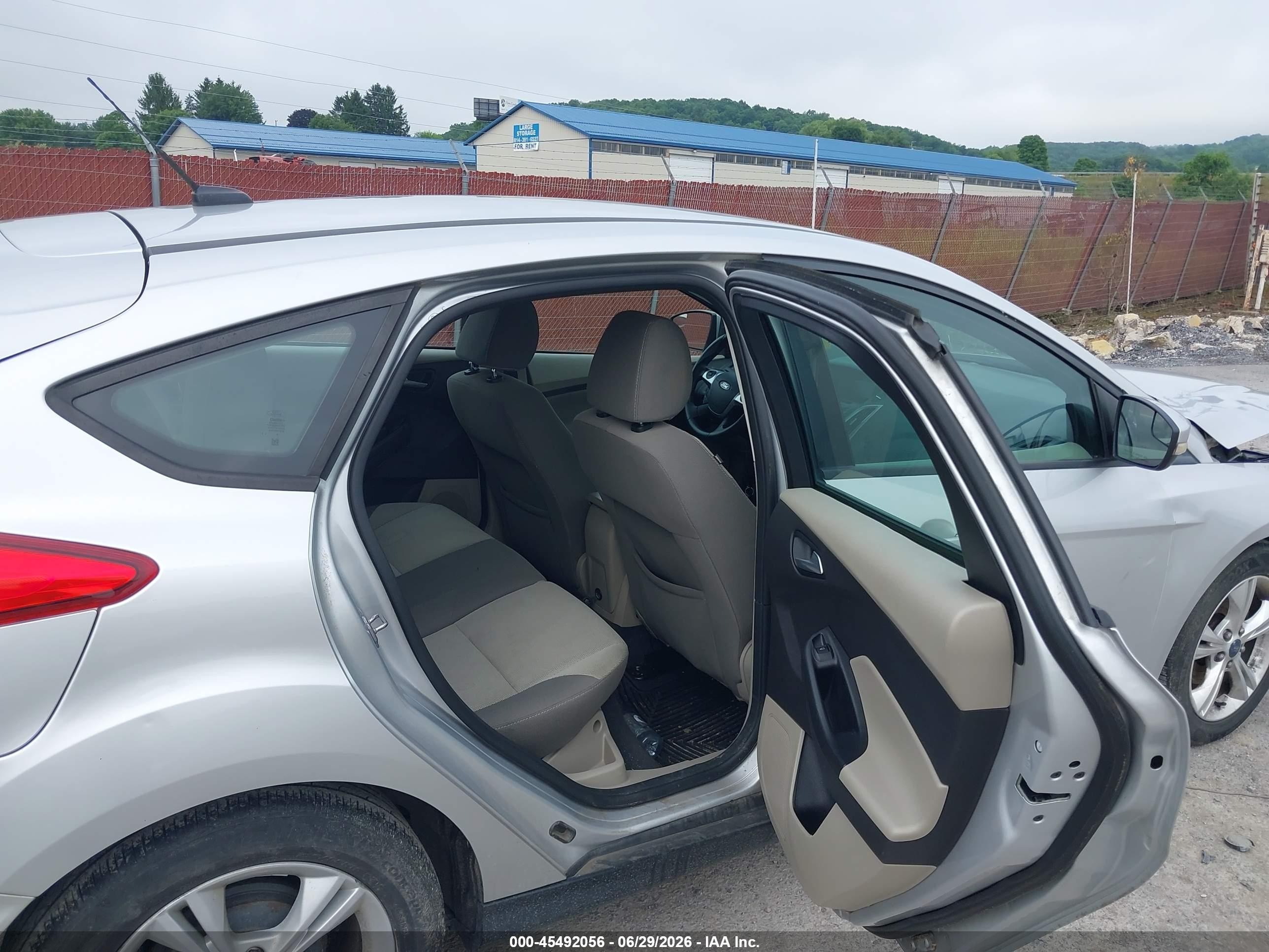 2014 Ford Focus Se Silver vin: 1FADP3K29EL227888