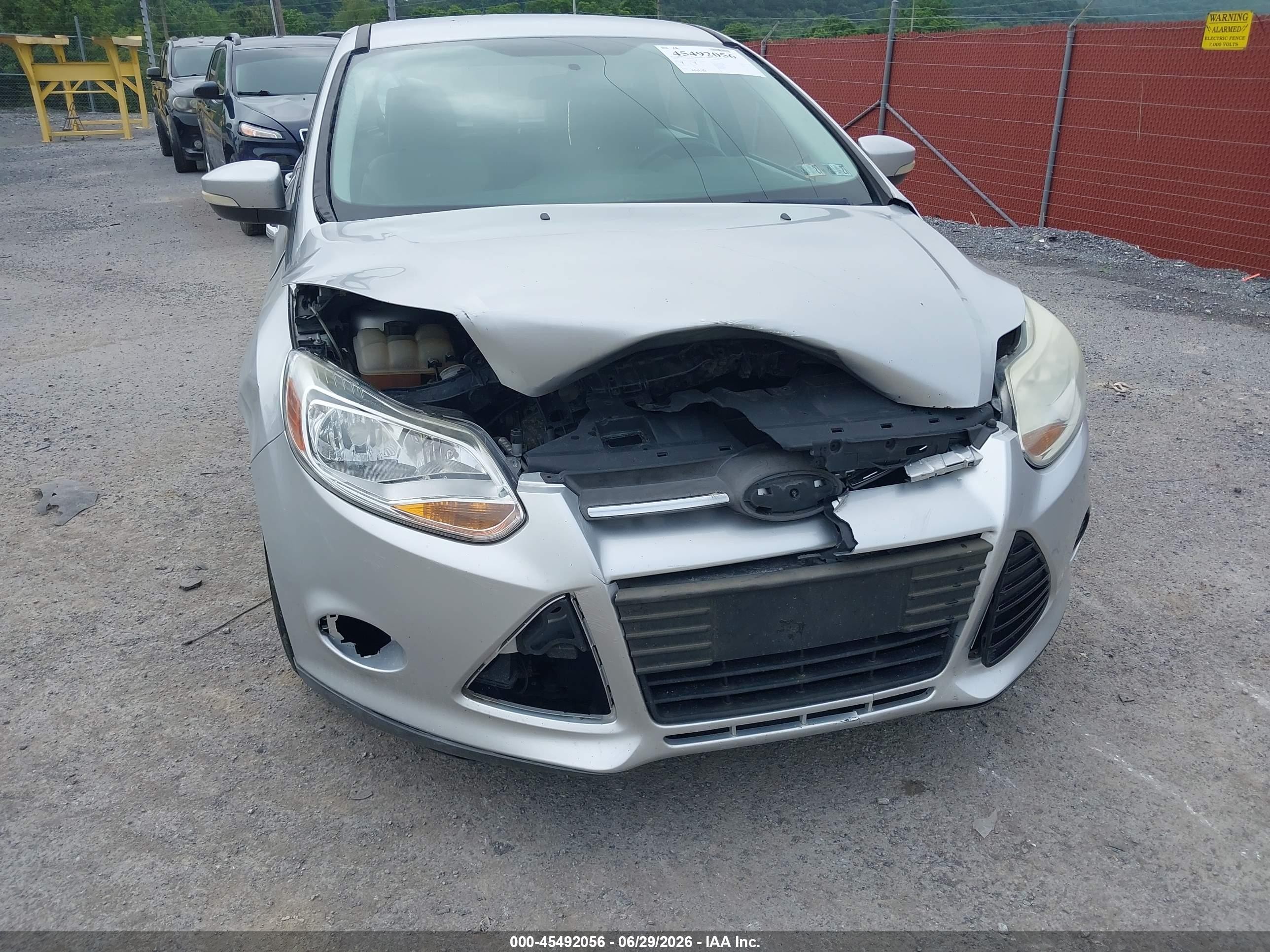 2014 Ford Focus Se Silver vin: 1FADP3K29EL227888
