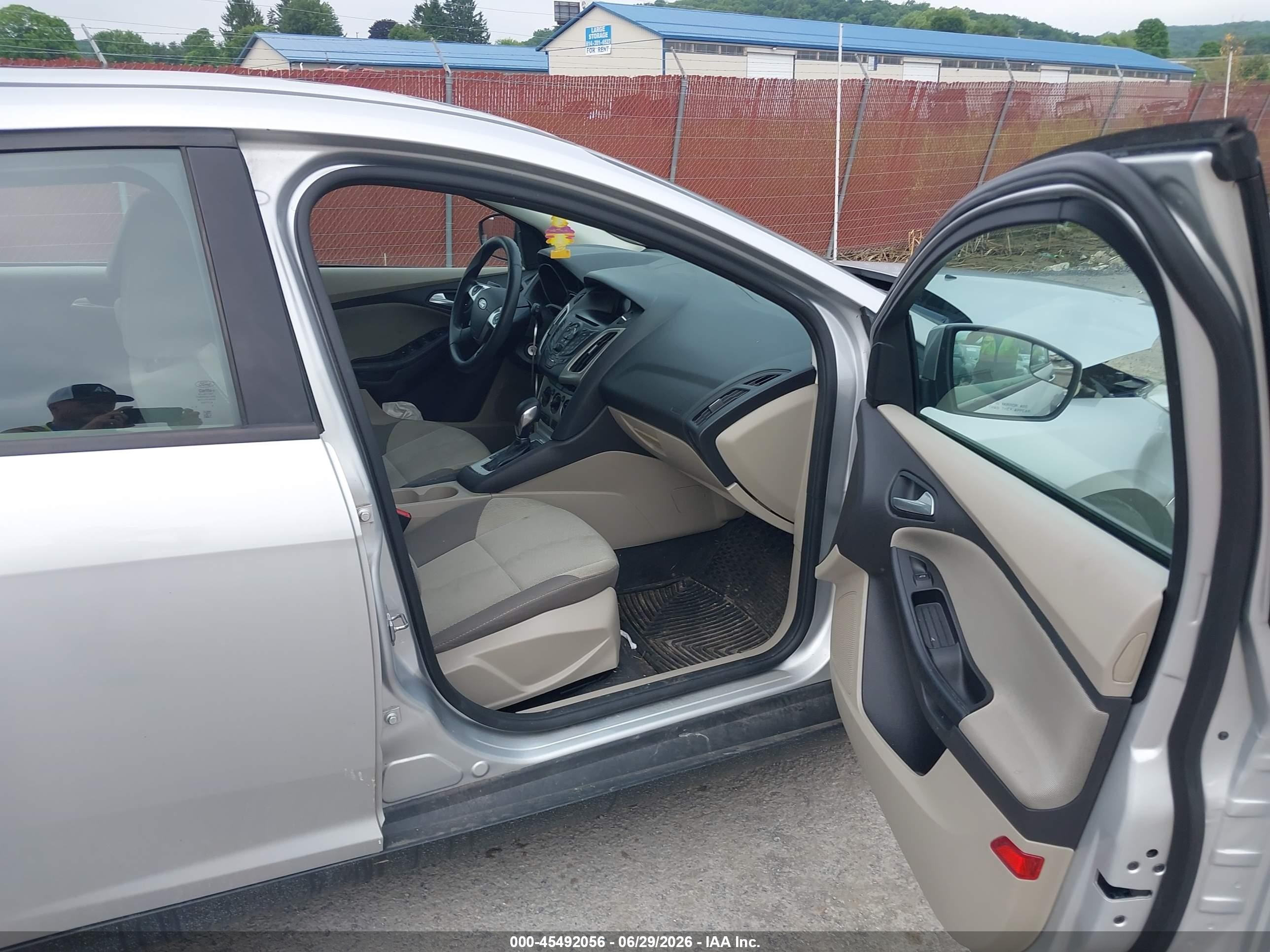2014 Ford Focus Se Silver vin: 1FADP3K29EL227888