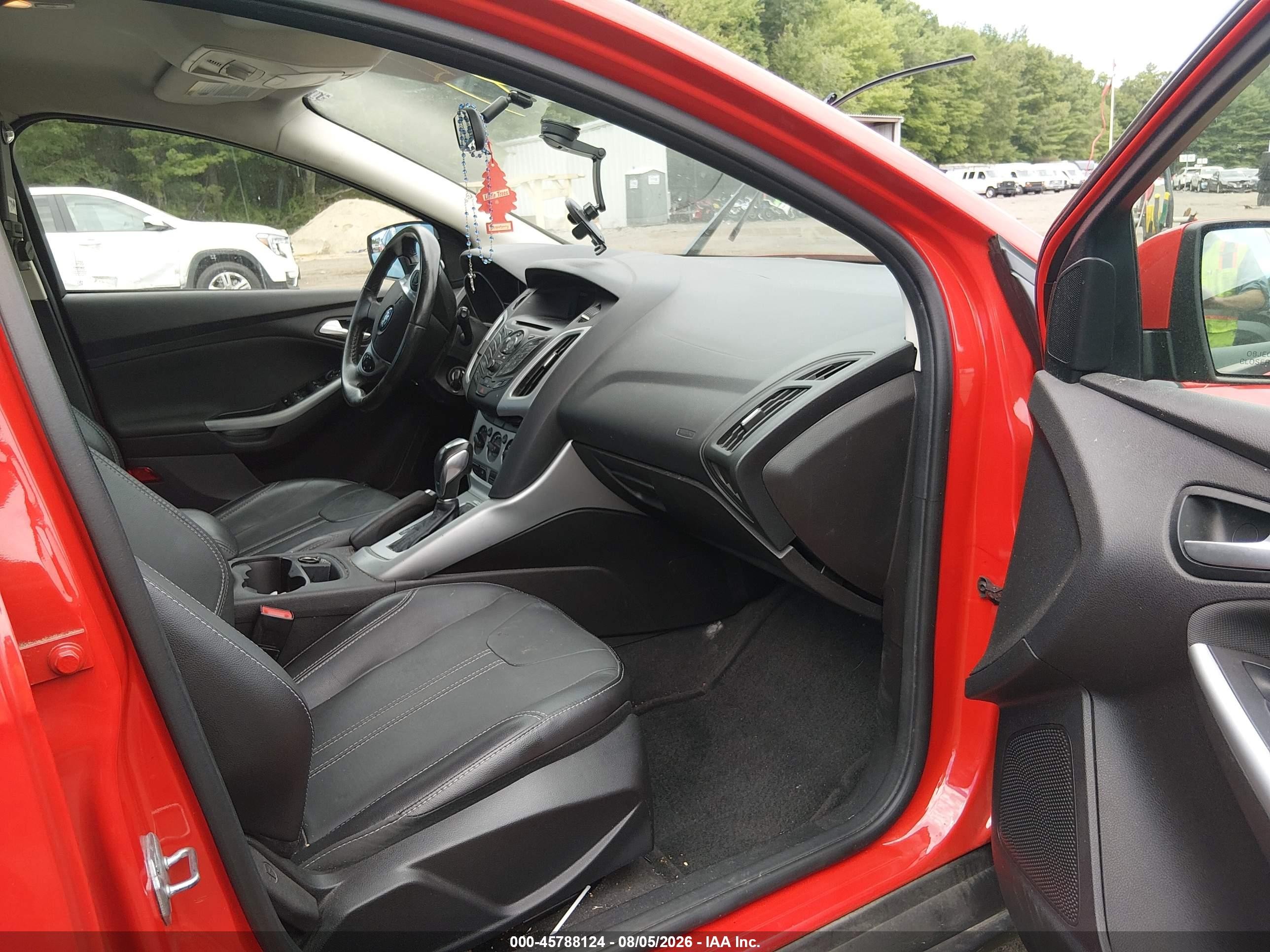 2014 Ford Focus Se Красный vin: 1FADP3K29EL261863