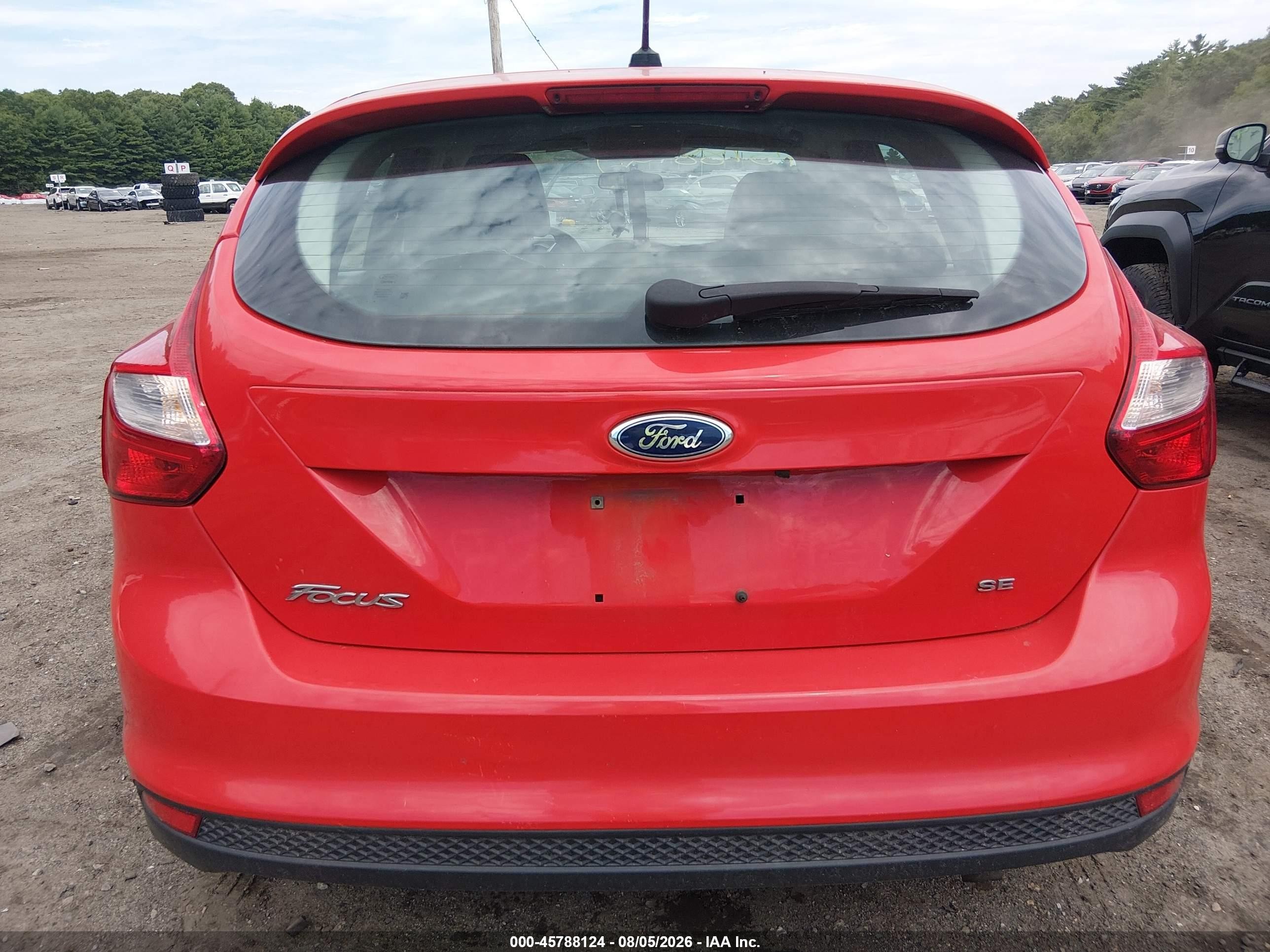 2014 Ford Focus Se Красный vin: 1FADP3K29EL261863