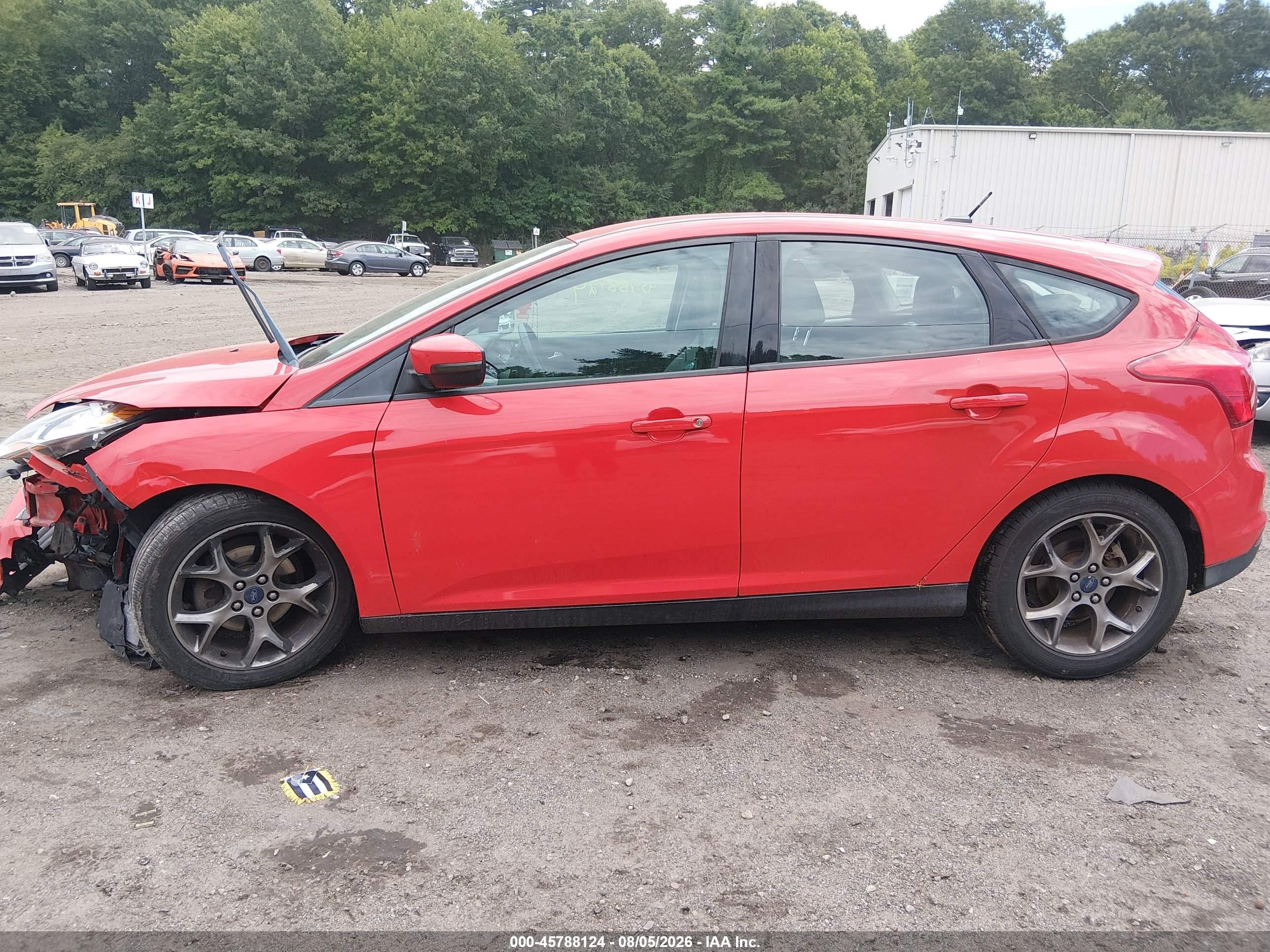 2014 Ford Focus Se Красный vin: 1FADP3K29EL261863