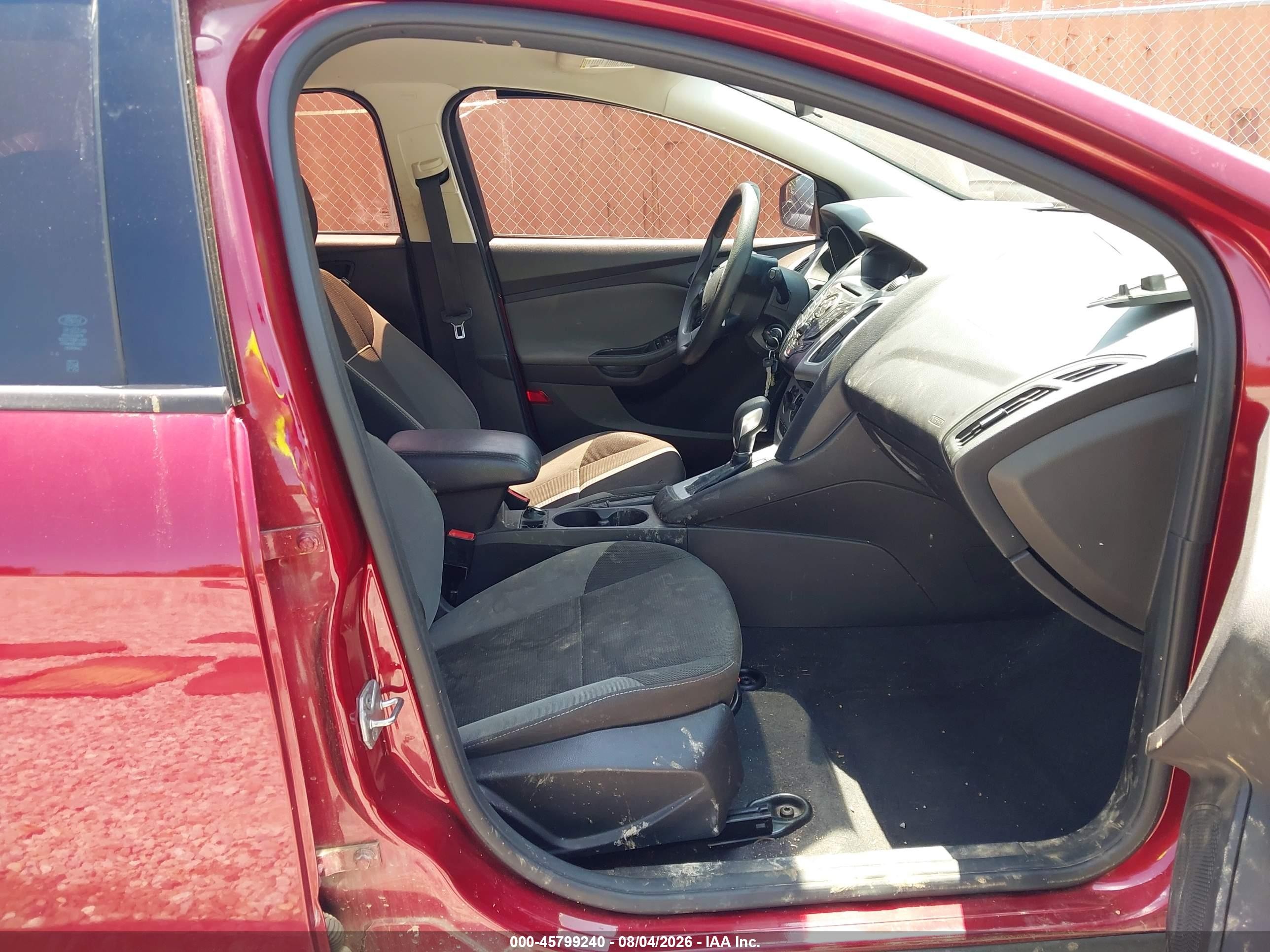 2014 Ford Focus Se Темно-бордовый vin: 1FADP3K29EL280669
