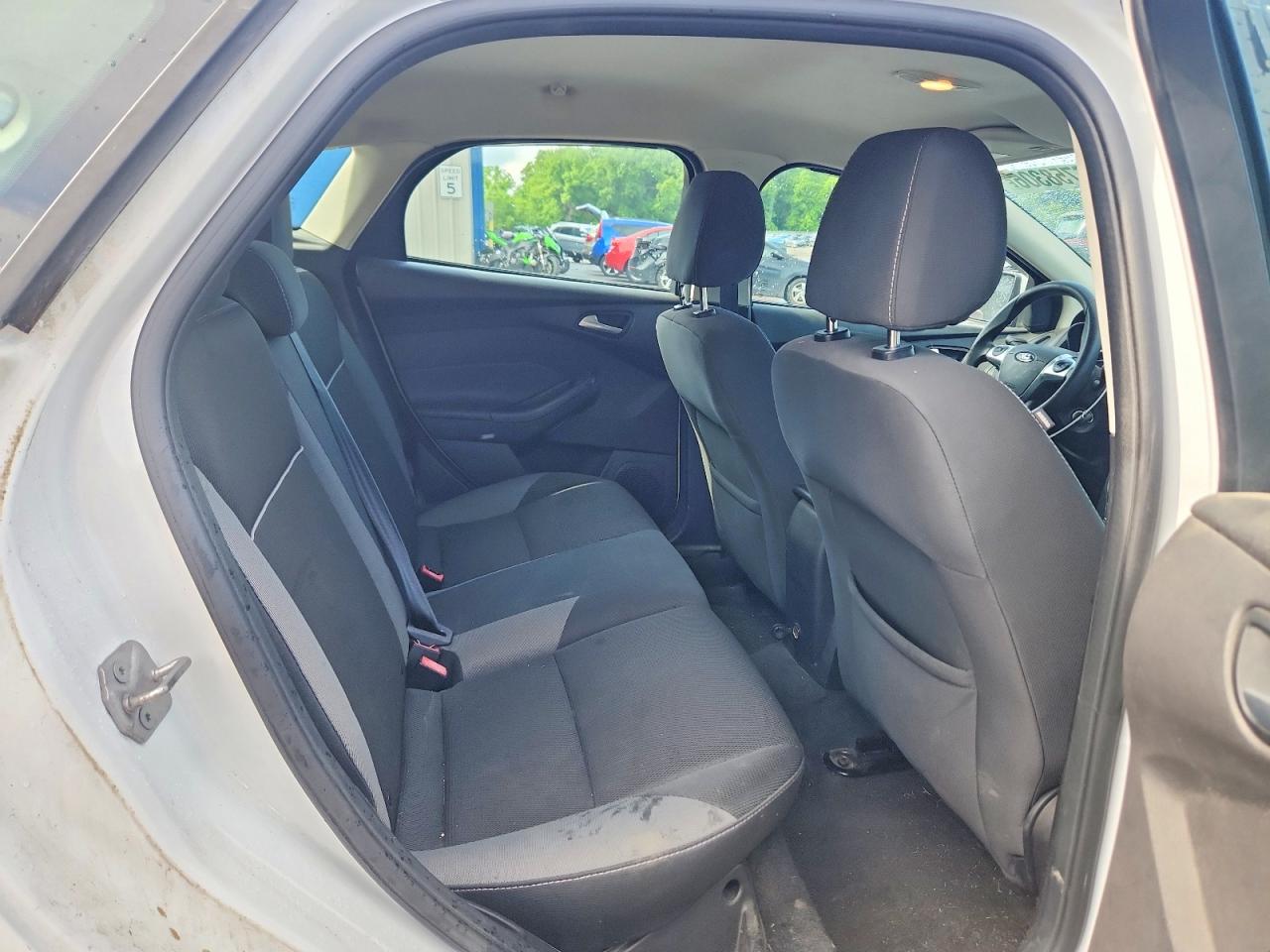 2014 Ford Focus Se White vin: 1FADP3K29EL283877