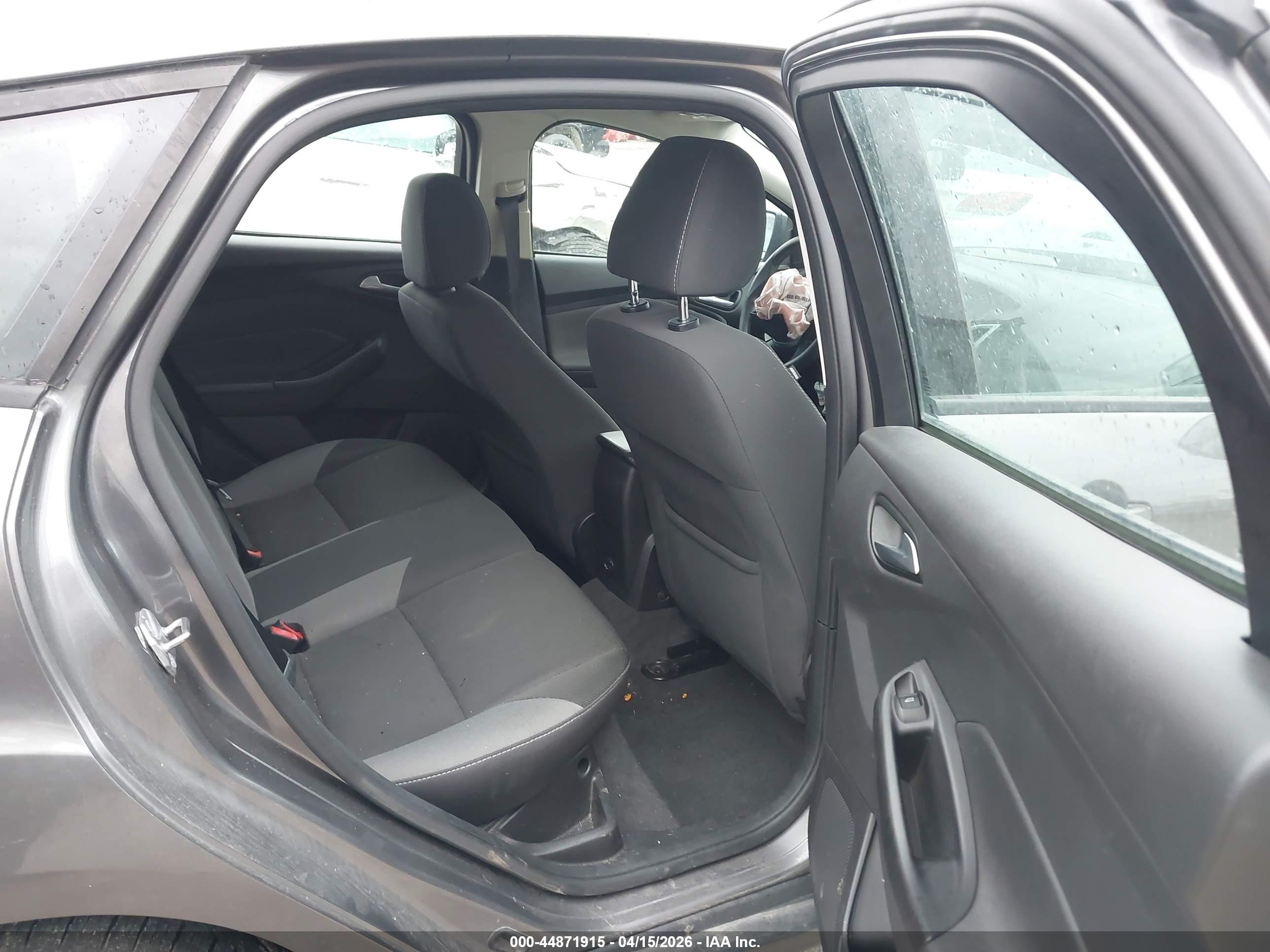 2014 Ford Focus Se Gray vin: 1FADP3K29EL298704