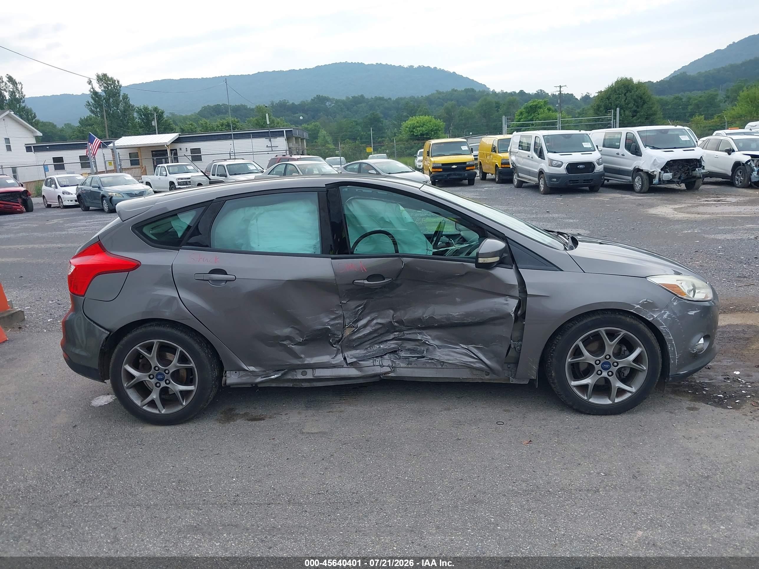 2014 Ford Focus Se Gray vin: 1FADP3K29EL342085