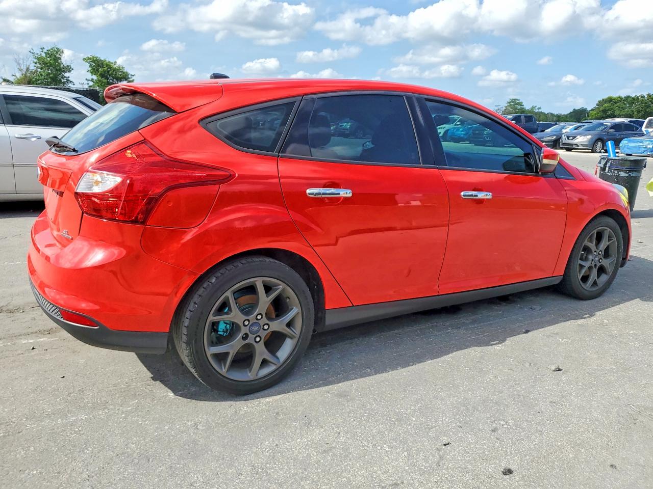 2014 Ford Focus Se Red vin: 1FADP3K29EL362871
