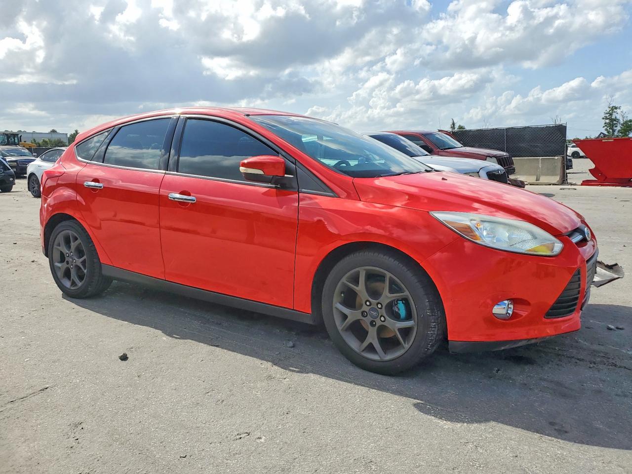 2014 Ford Focus Se Red vin: 1FADP3K29EL362871