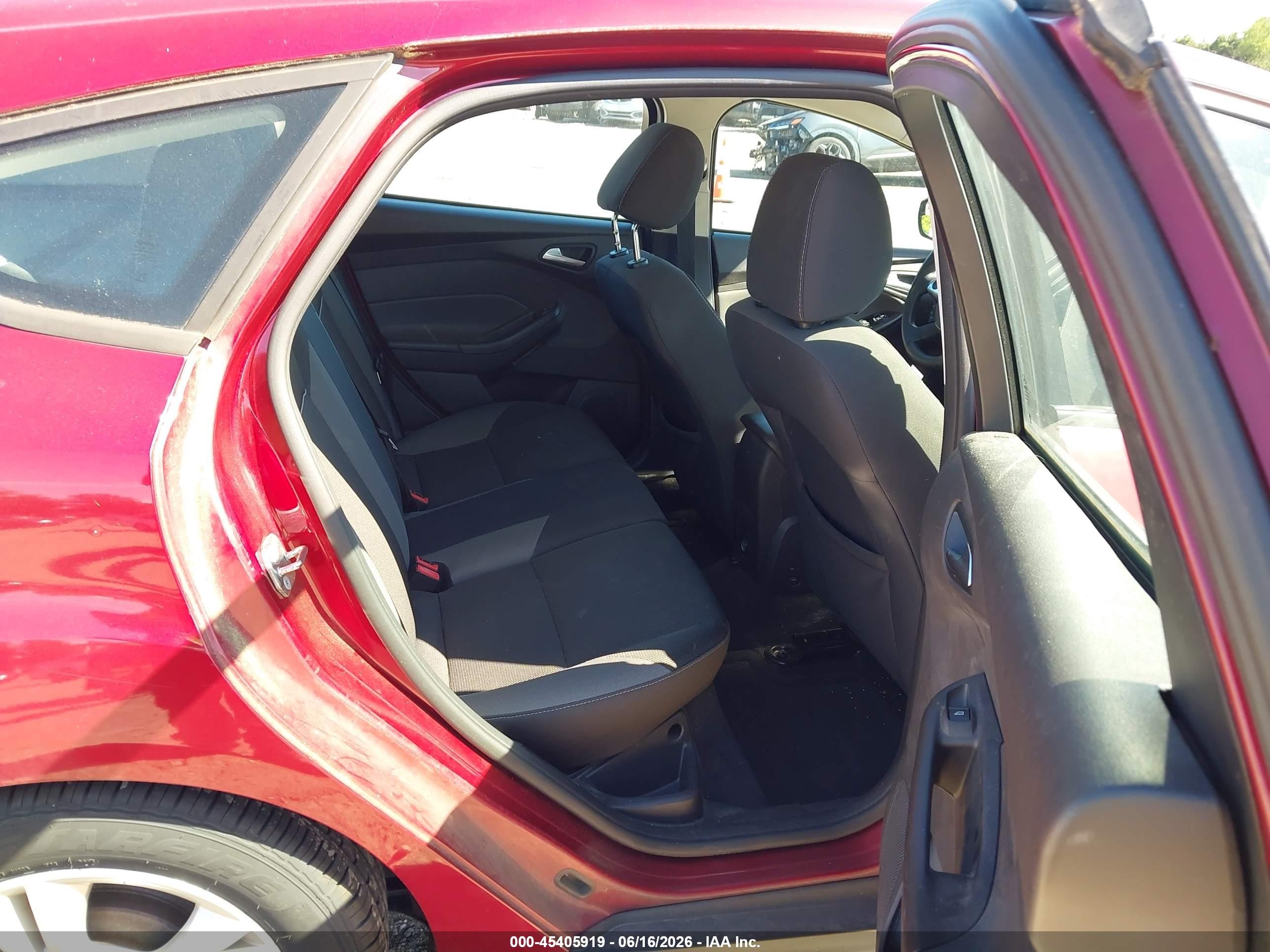 2014 Ford Focus Se Red vin: 1FADP3K29EL377788