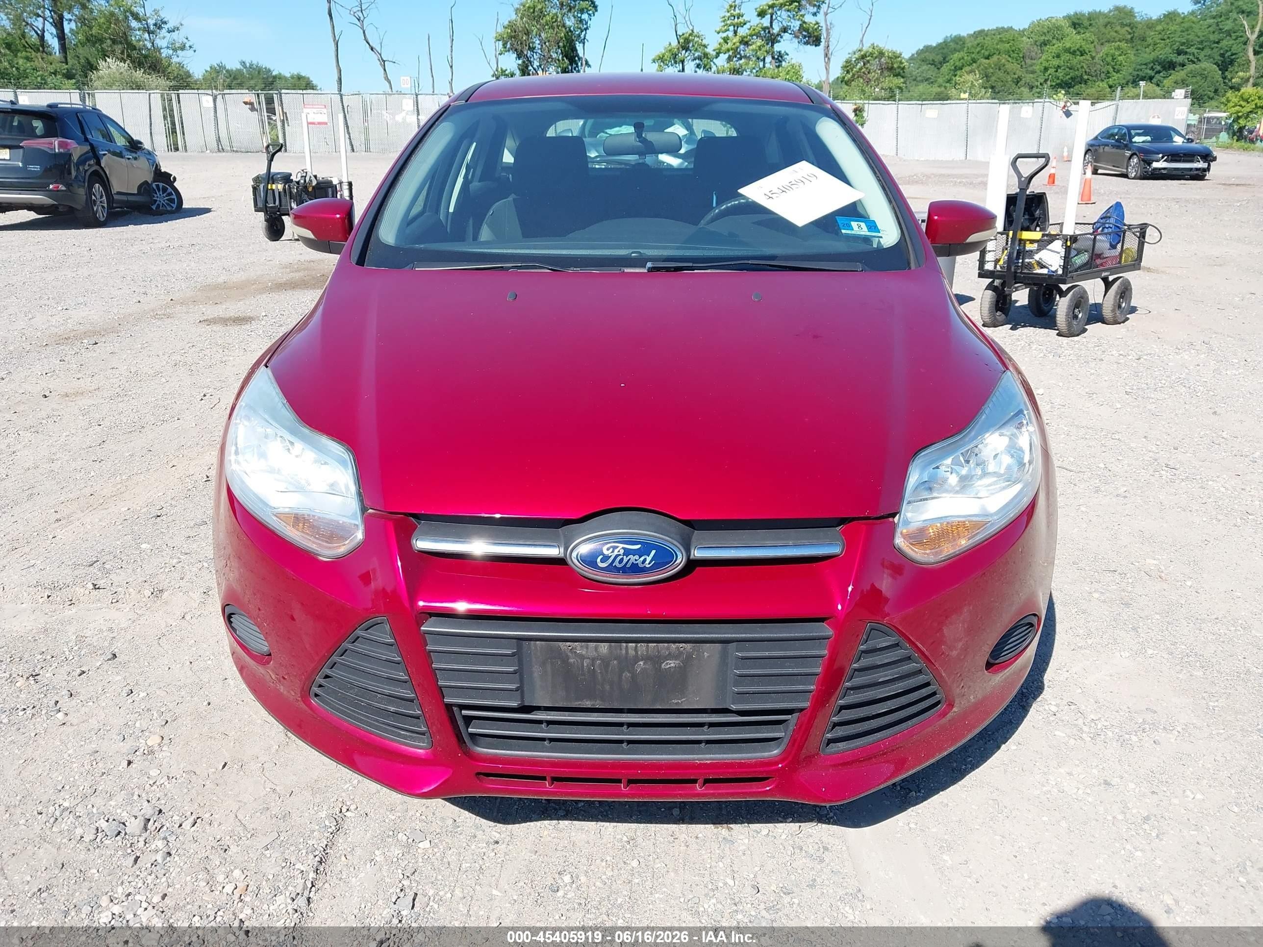 2014 Ford Focus Se Red vin: 1FADP3K29EL377788