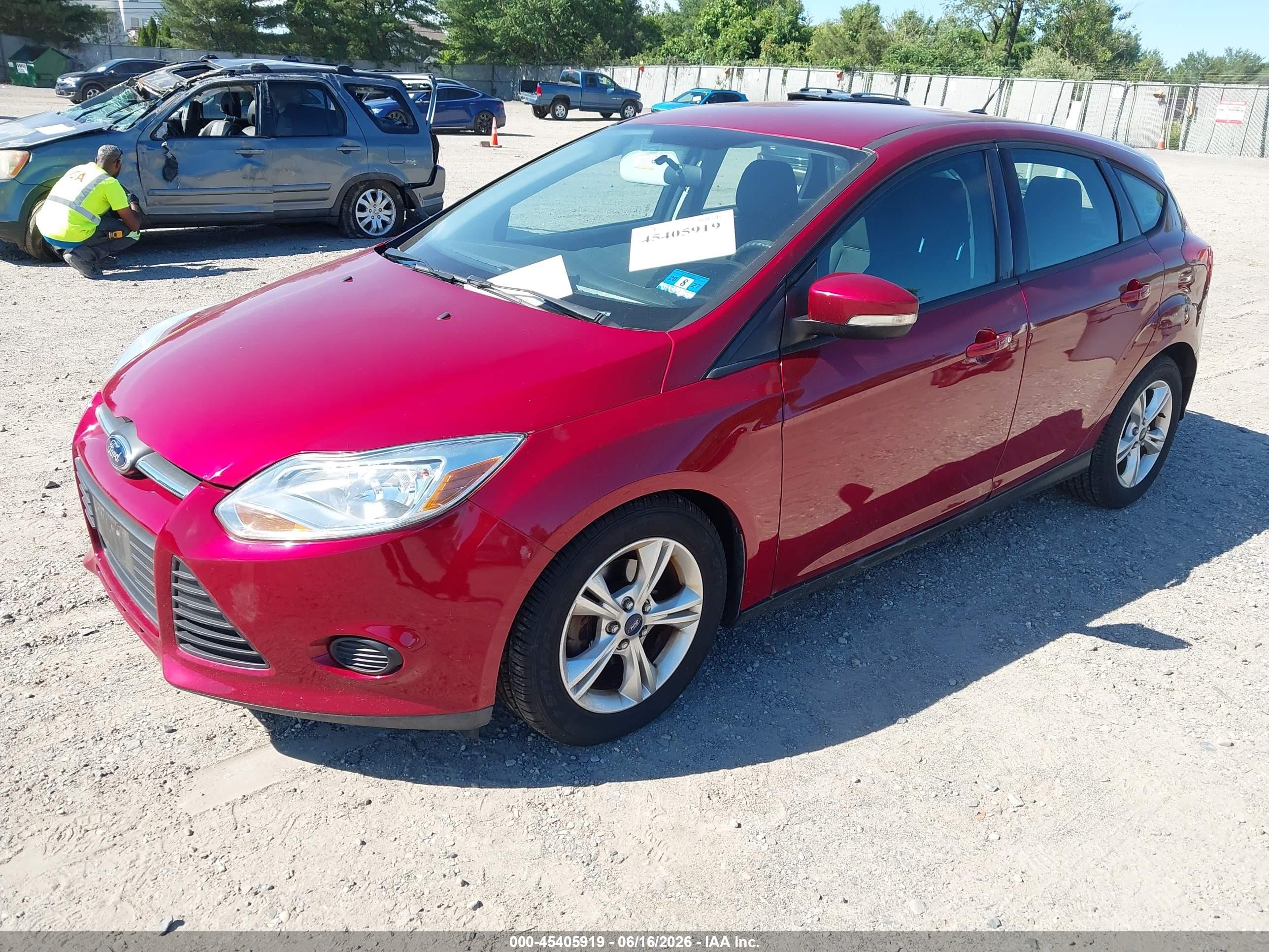 2014 Ford Focus Se Red vin: 1FADP3K29EL377788