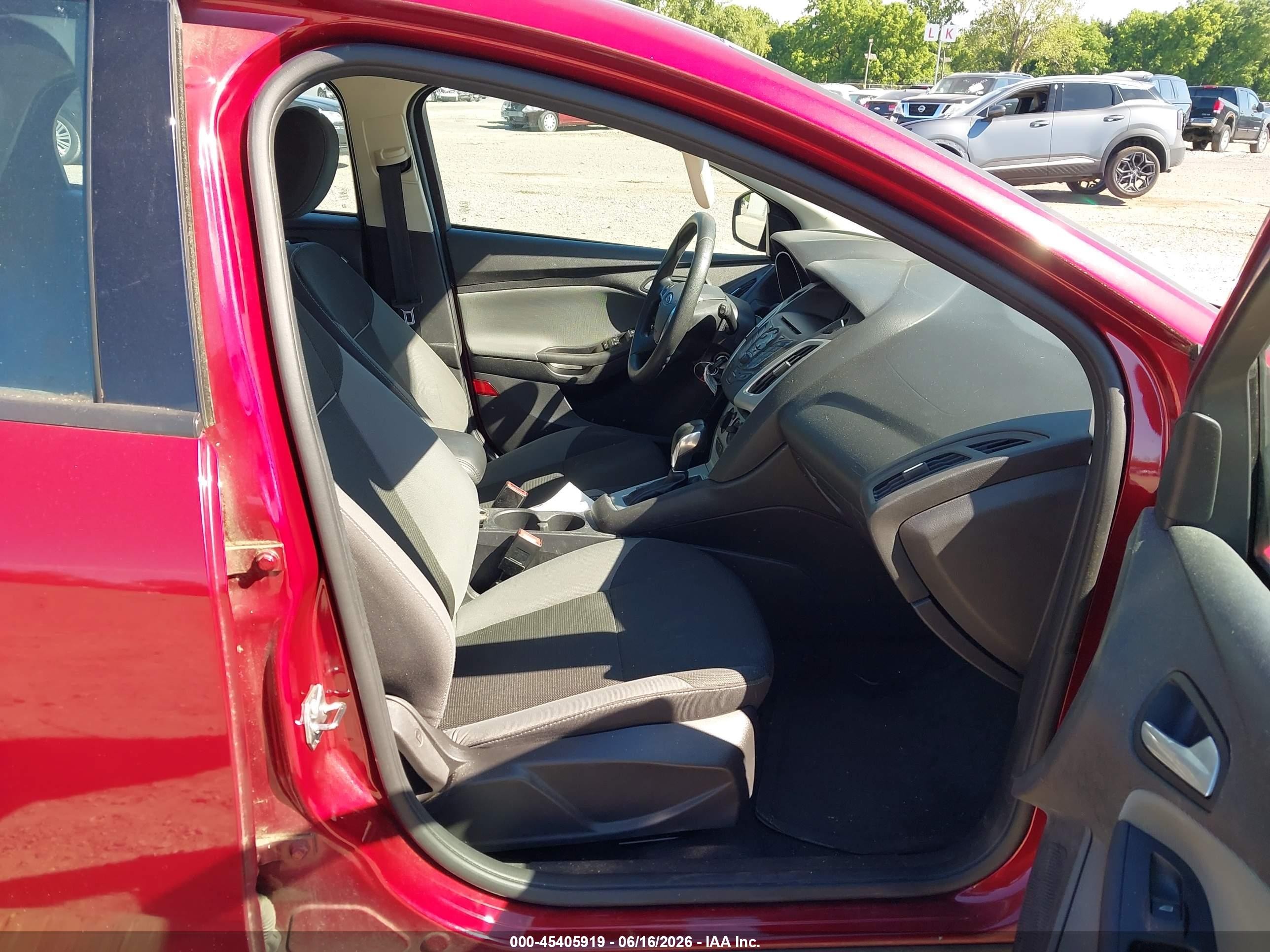 2014 Ford Focus Se Red vin: 1FADP3K29EL377788