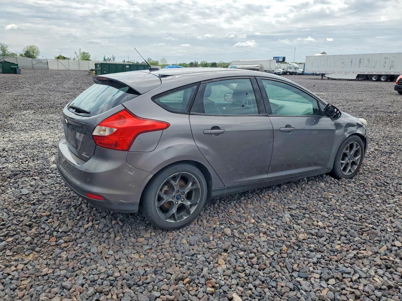 2014 Ford Focus Se Gray vin: 1FADP3K29EL397863