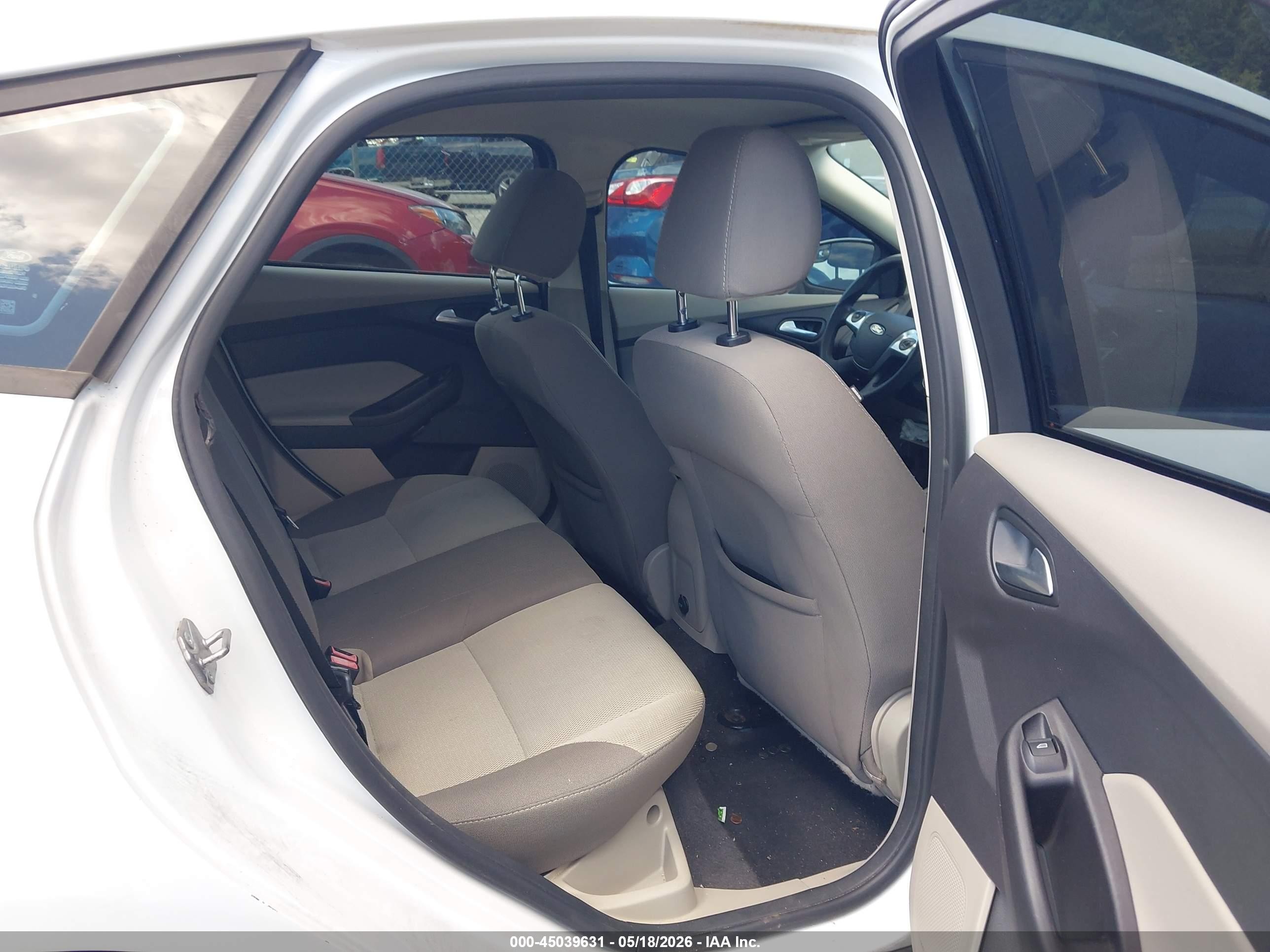 2014 Ford Focus Se Белый vin: 1FADP3K29EL415844