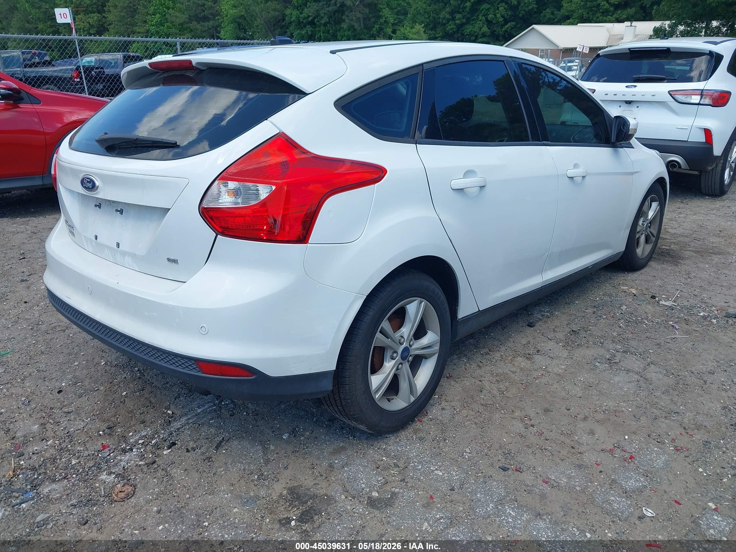 2014 Ford Focus Se Белый vin: 1FADP3K29EL415844