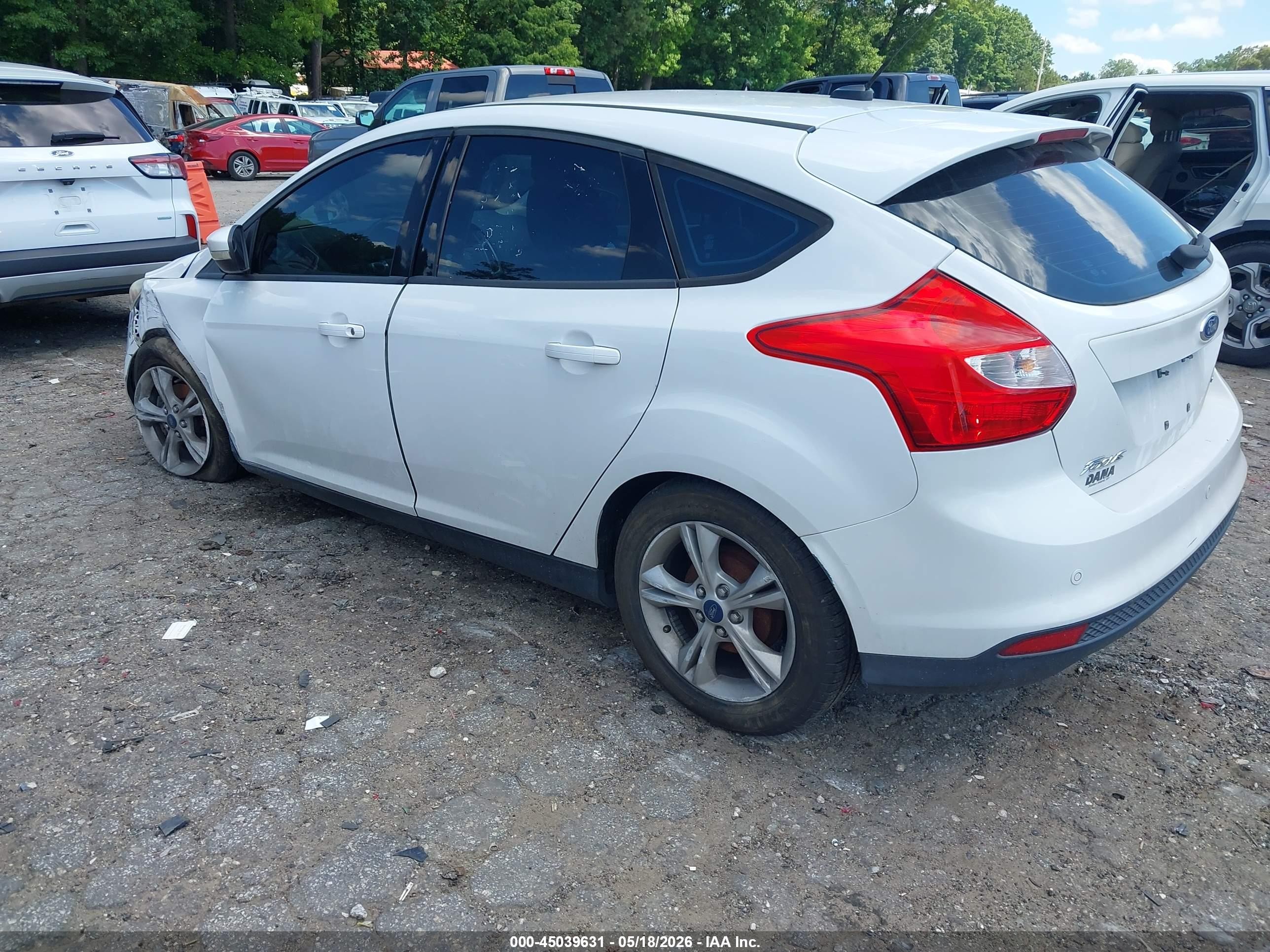 2014 Ford Focus Se Белый vin: 1FADP3K29EL415844