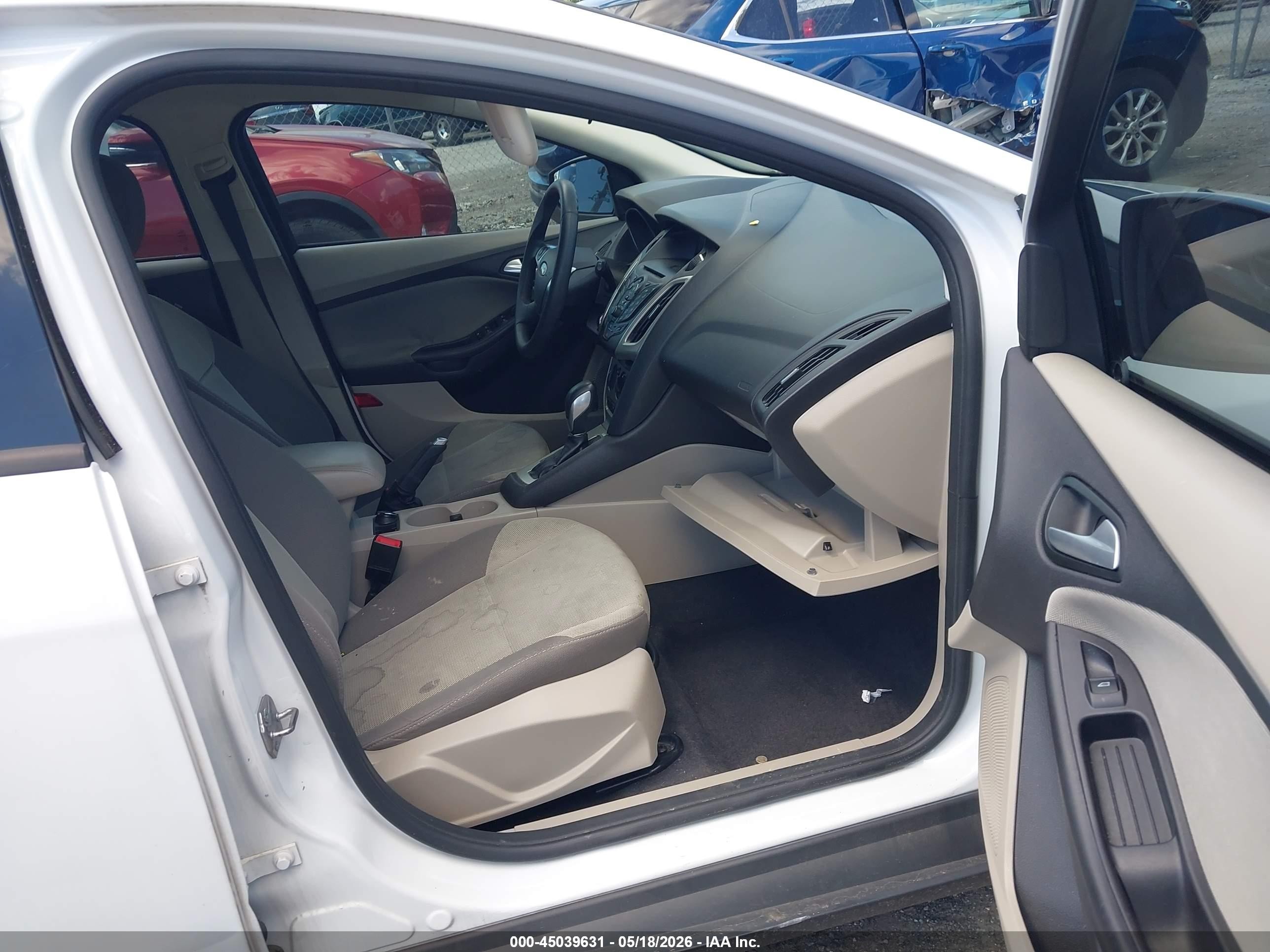 2014 Ford Focus Se Белый vin: 1FADP3K29EL415844