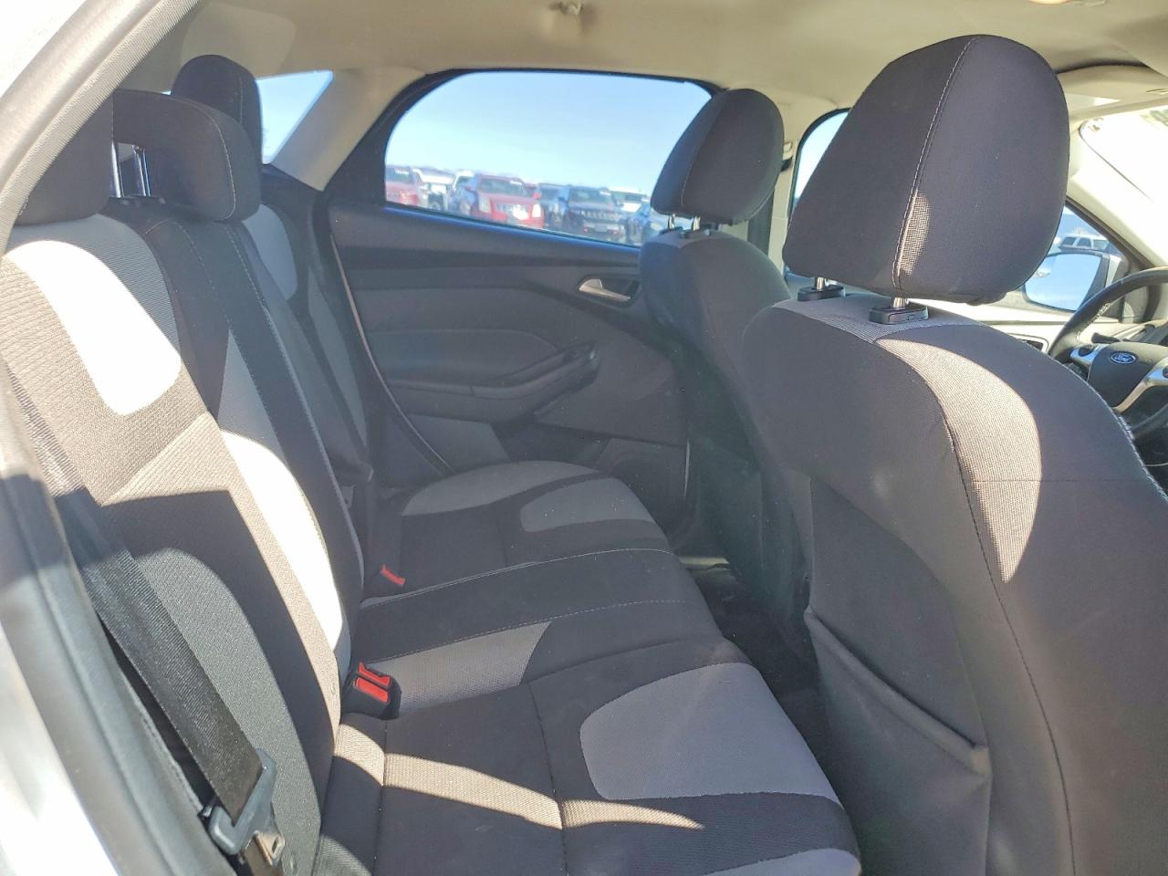 2014 Ford Focus Se Silver vin: 1FADP3K29EL432613