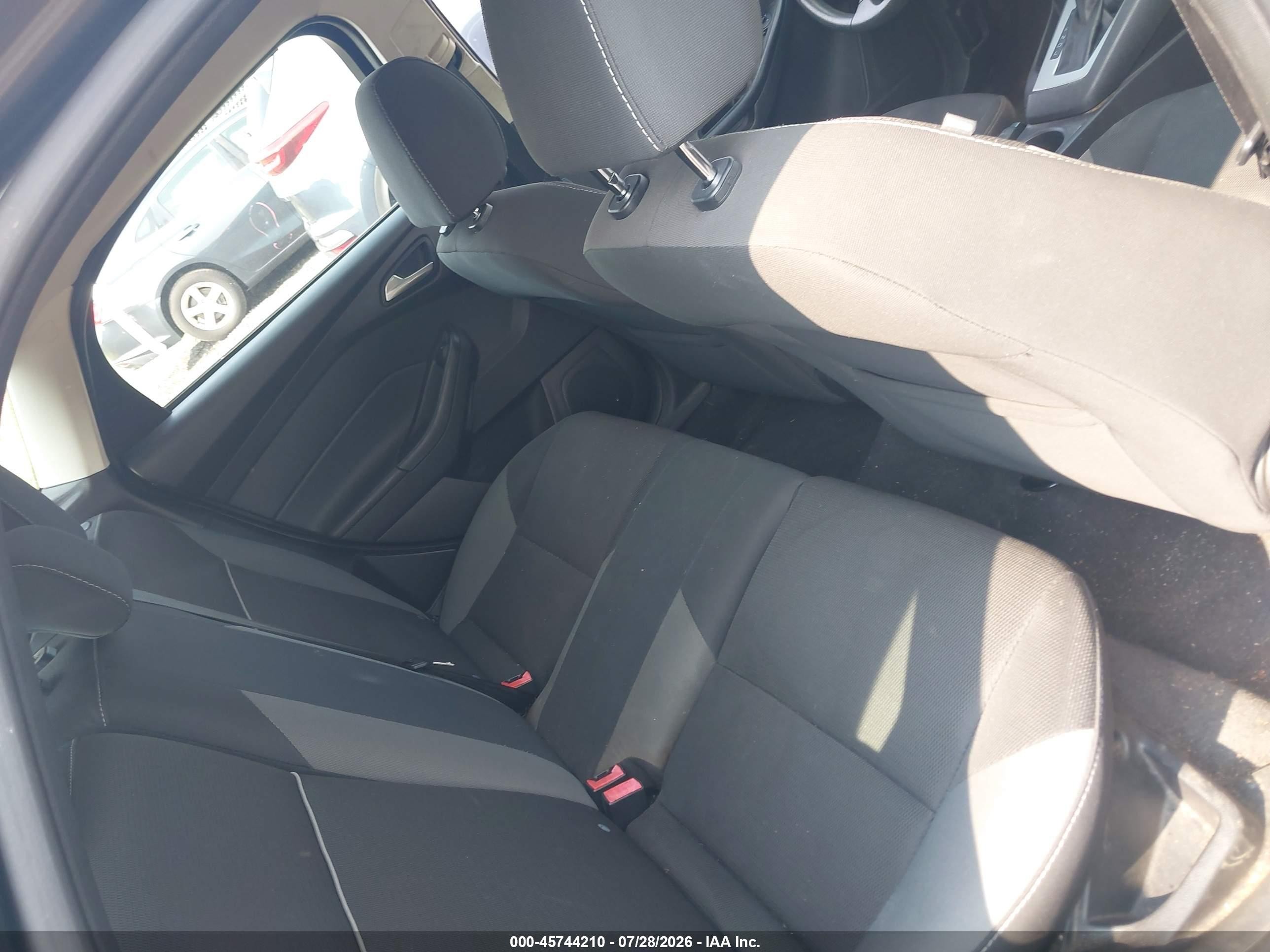 2014 Ford Focus Se Серый vin: 1FADP3K29EL435558