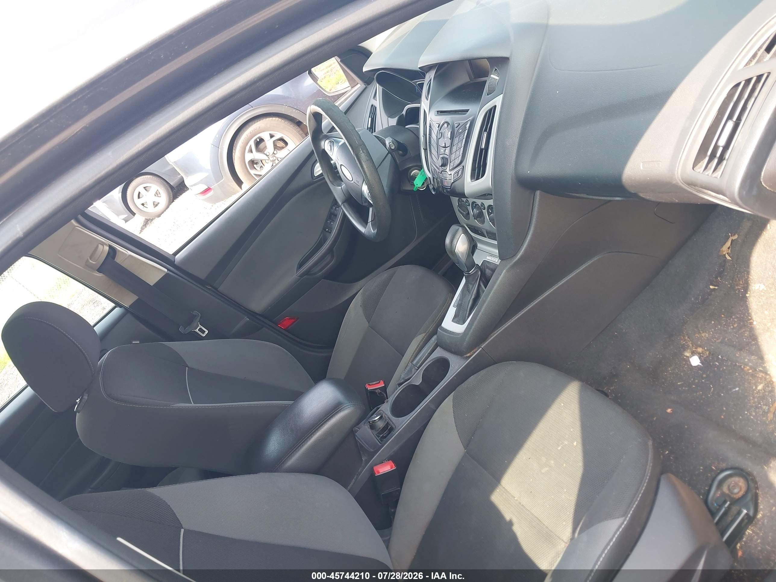 2014 Ford Focus Se Серый vin: 1FADP3K29EL435558