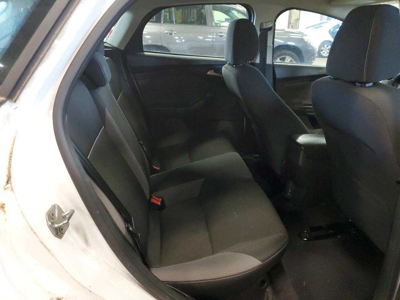 2014 Ford Focus Se White vin: 1FADP3K29EL452893