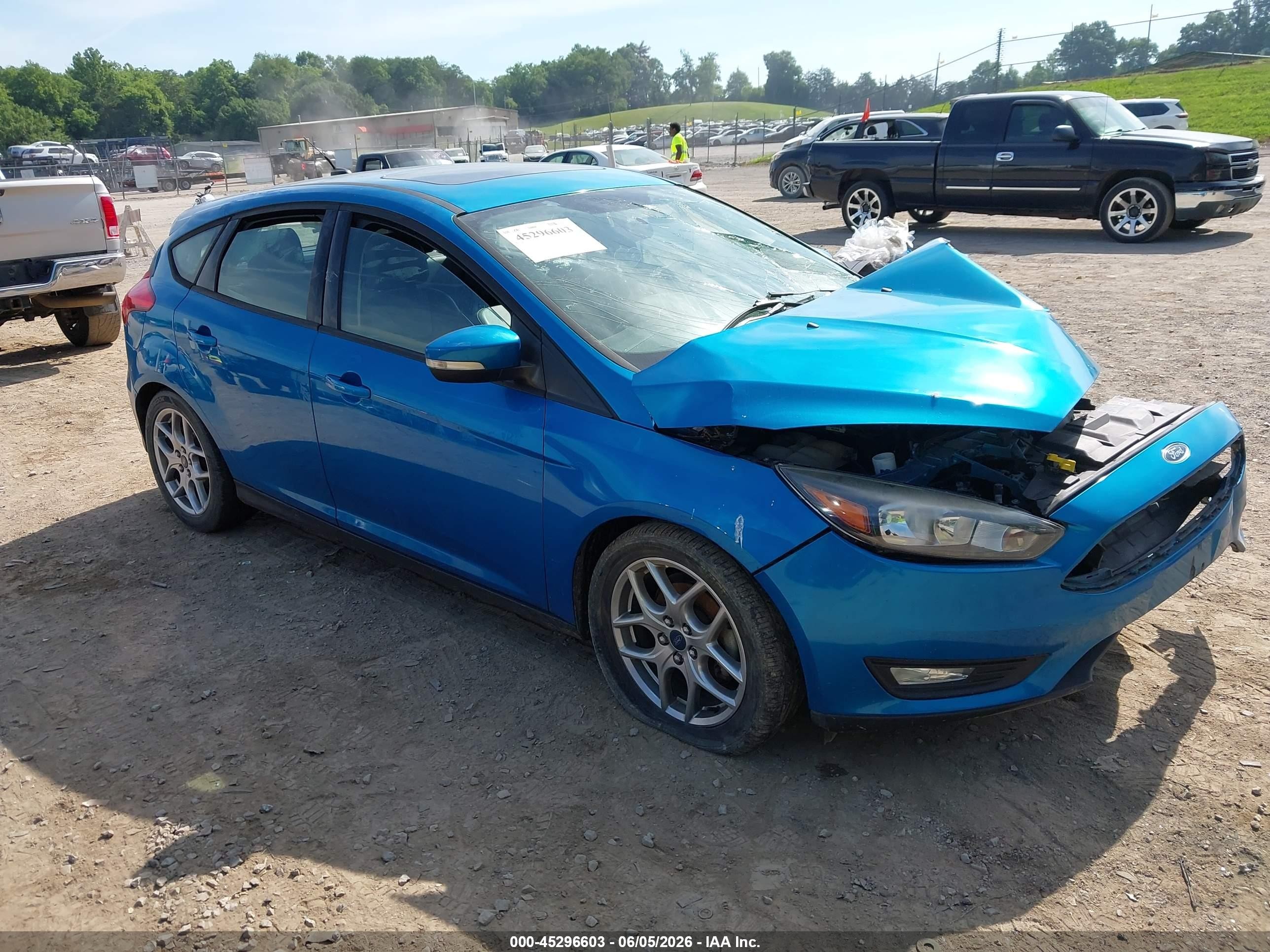2015 Ford Focus Se Blue vin: 1FADP3K29FL214883