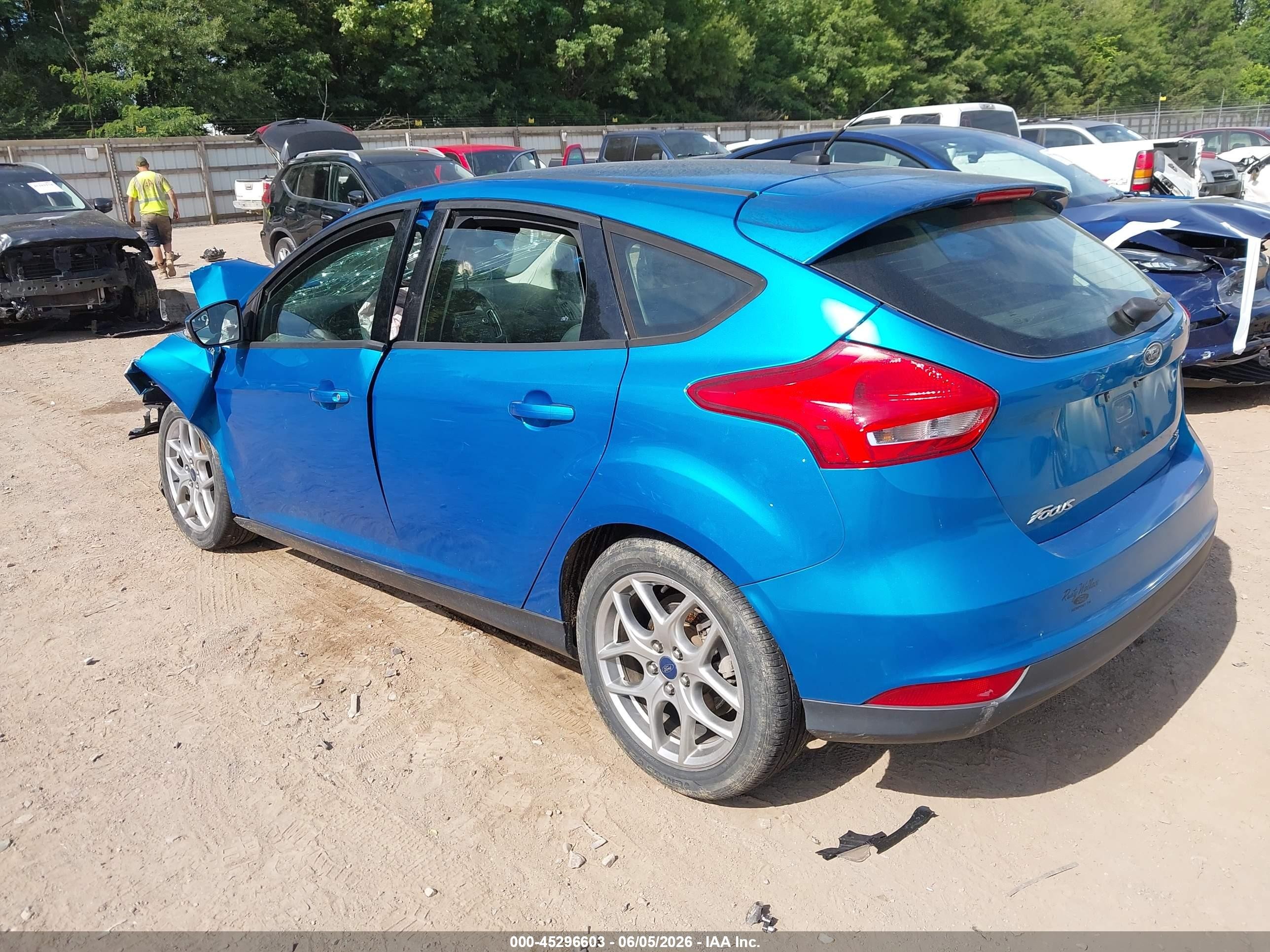 2015 Ford Focus Se Blue vin: 1FADP3K29FL214883
