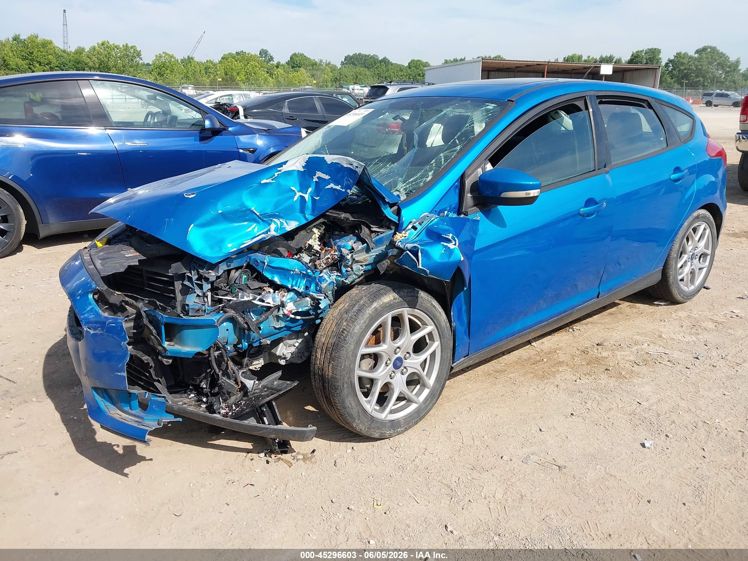 2015 Ford Focus Se Blue vin: 1FADP3K29FL214883