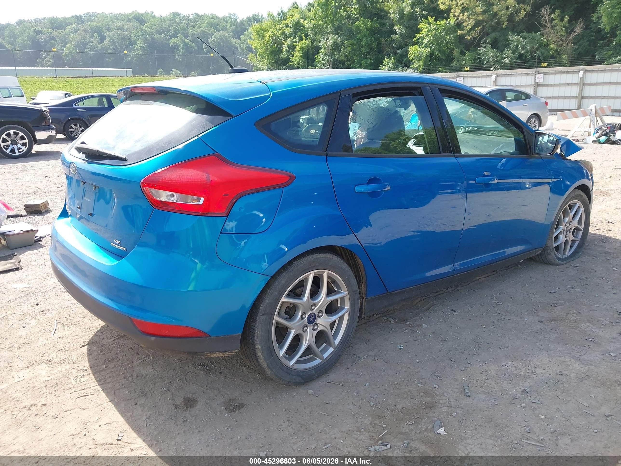 2015 Ford Focus Se Blue vin: 1FADP3K29FL214883