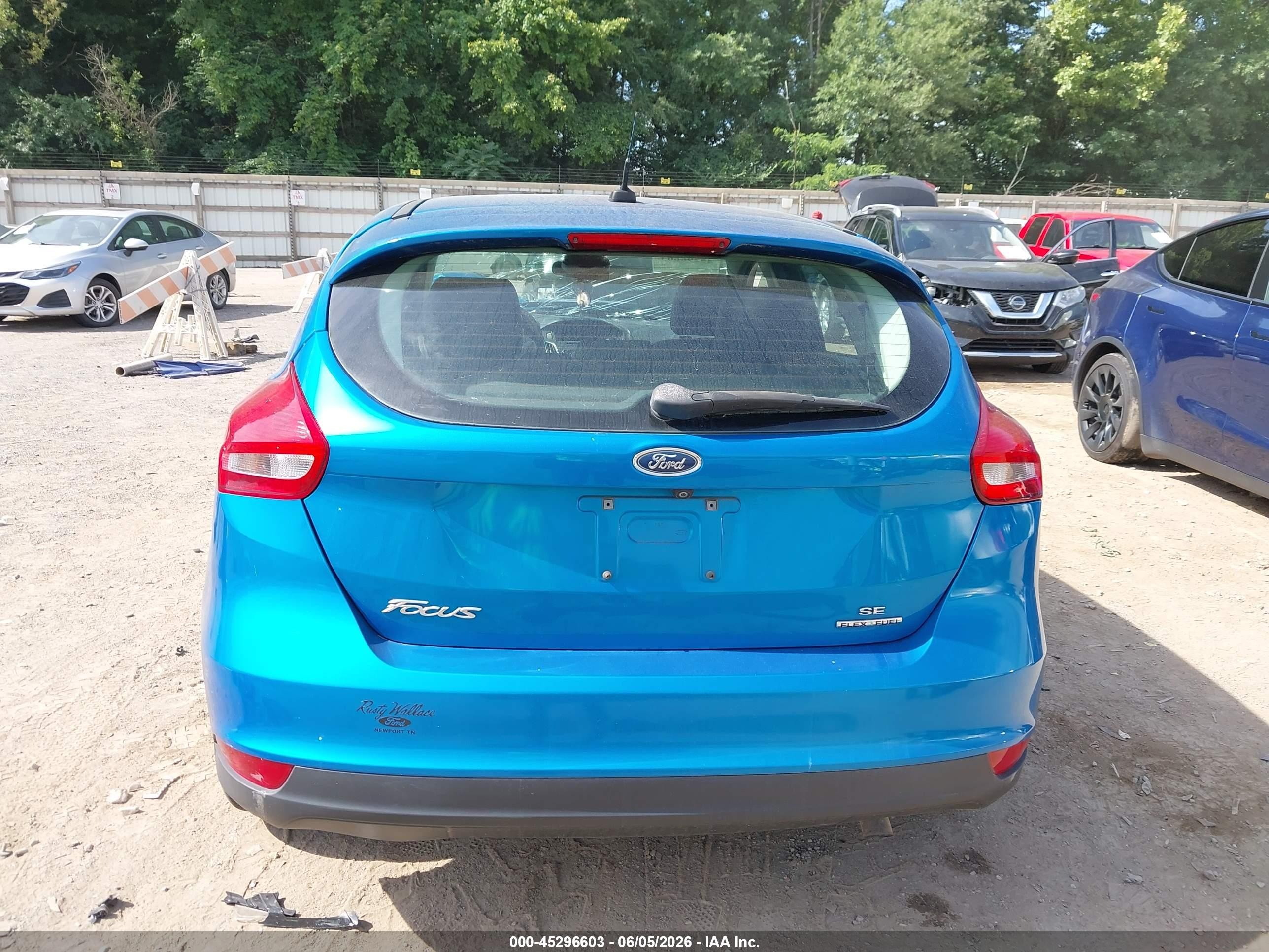 2015 Ford Focus Se Blue vin: 1FADP3K29FL214883