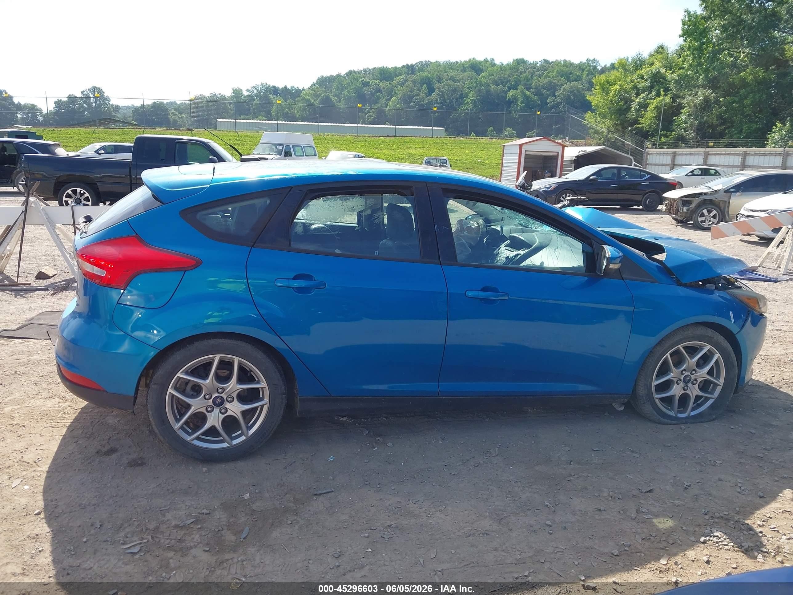 2015 Ford Focus Se Blue vin: 1FADP3K29FL214883